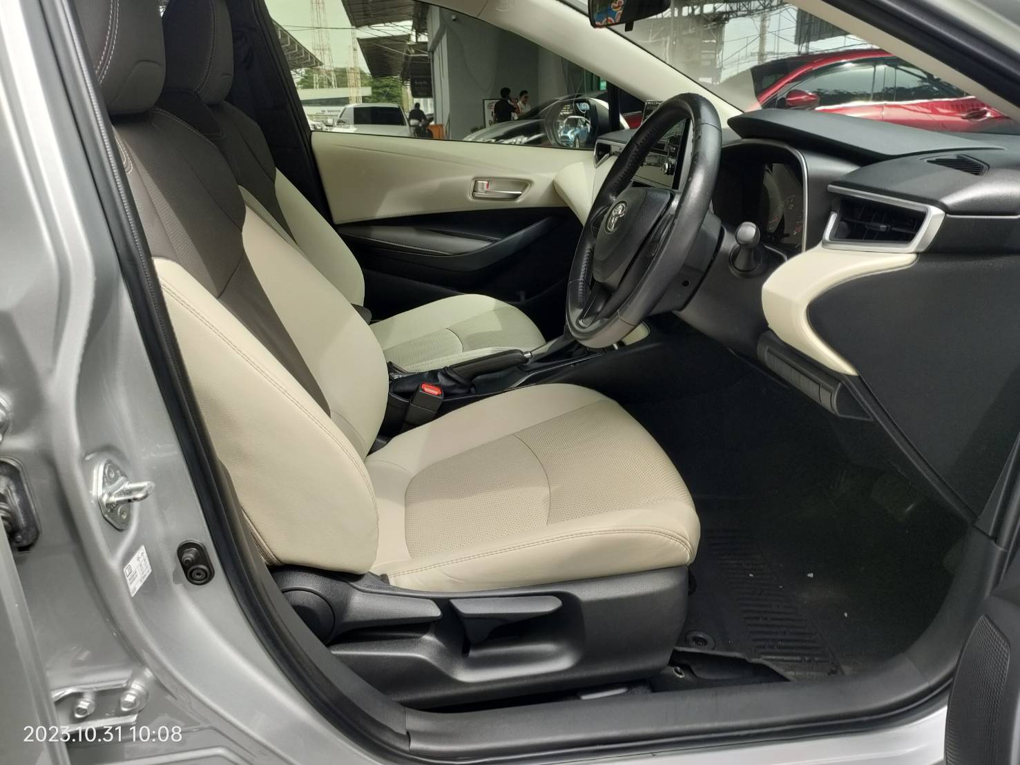 TOYOTA ALTIS 1.6G auto ปี2019 รถมือเดียว ฟรีดาวน์ (รูปที่ 5)