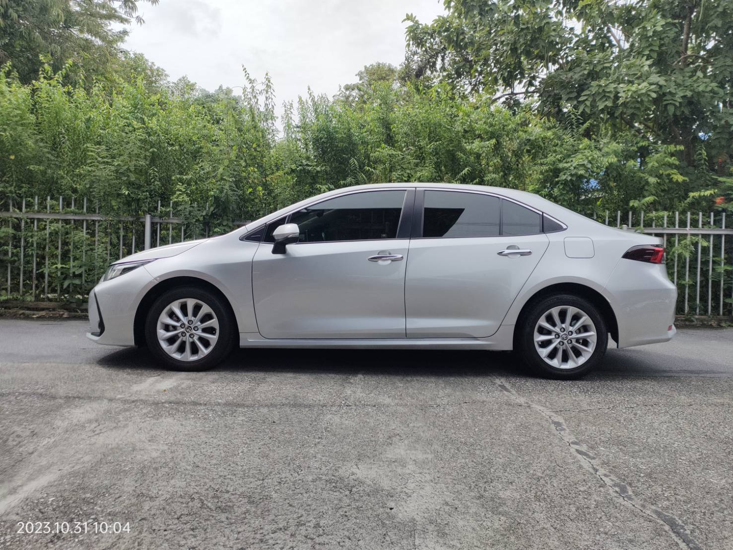 TOYOTA ALTIS 1.6G auto ปี2019 รถมือเดียว ฟรีดาวน์ (รูปที่ 3)