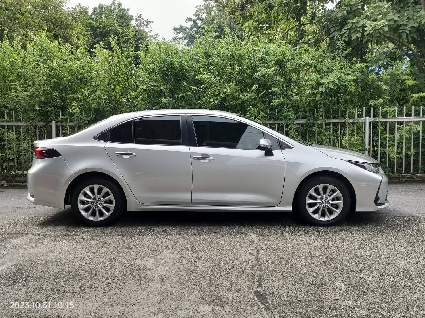 TOYOTA ALTIS 1.6G auto ปี2019 รถมือเดียว ฟรีดาวน์ (รูปที่ 4)