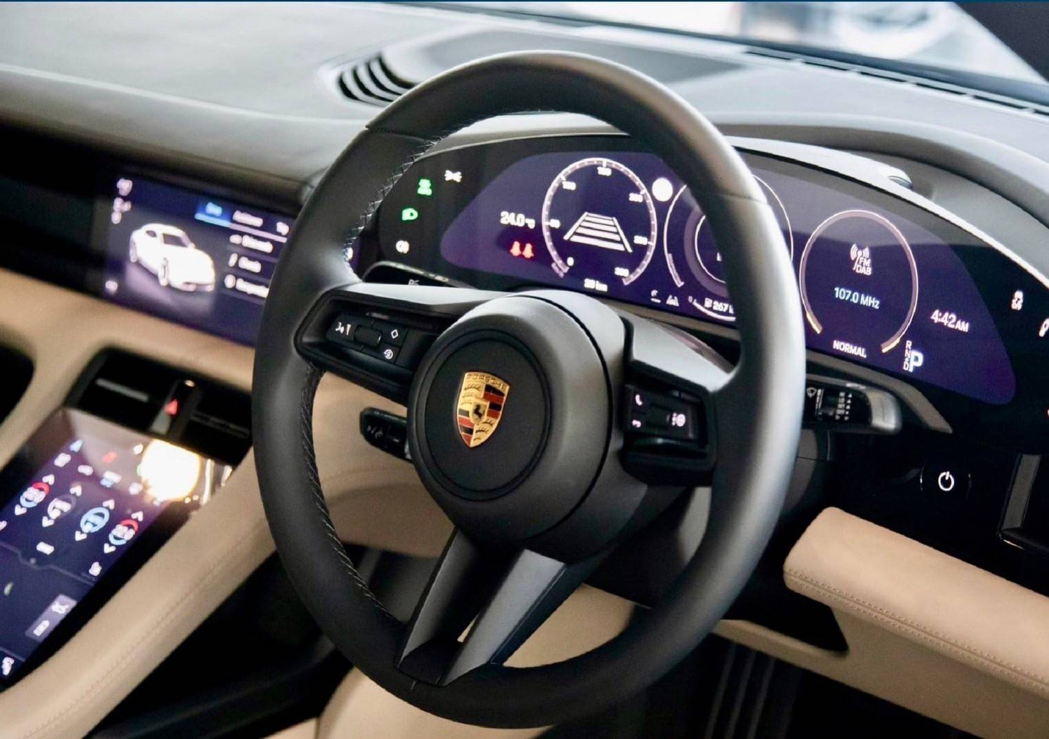 2022 Porsche Taycan สีดำ (รูปที่ 2)