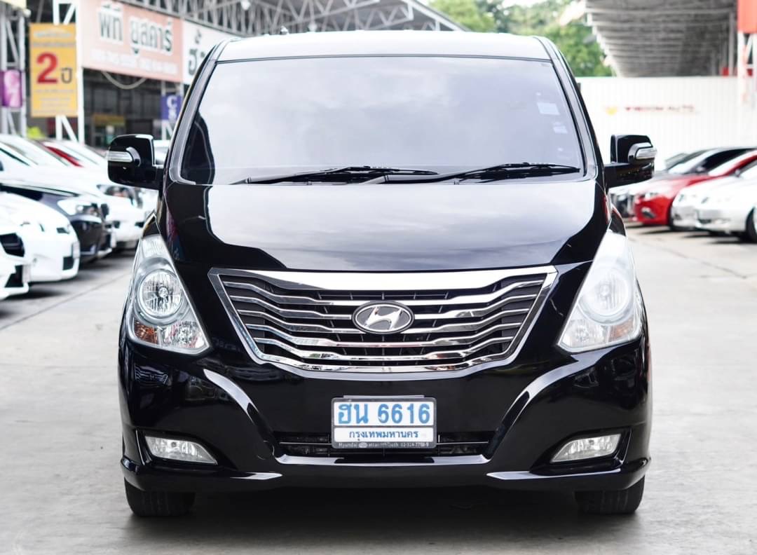 2011 Hyundai H-1 สีดำ