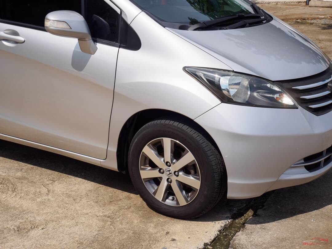 2010 Honda Freed สีเงิน (รูปที่ 20)