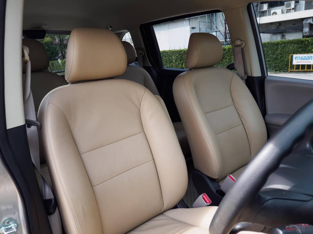 2010 Honda Freed สีเงิน (รูปที่ 12)