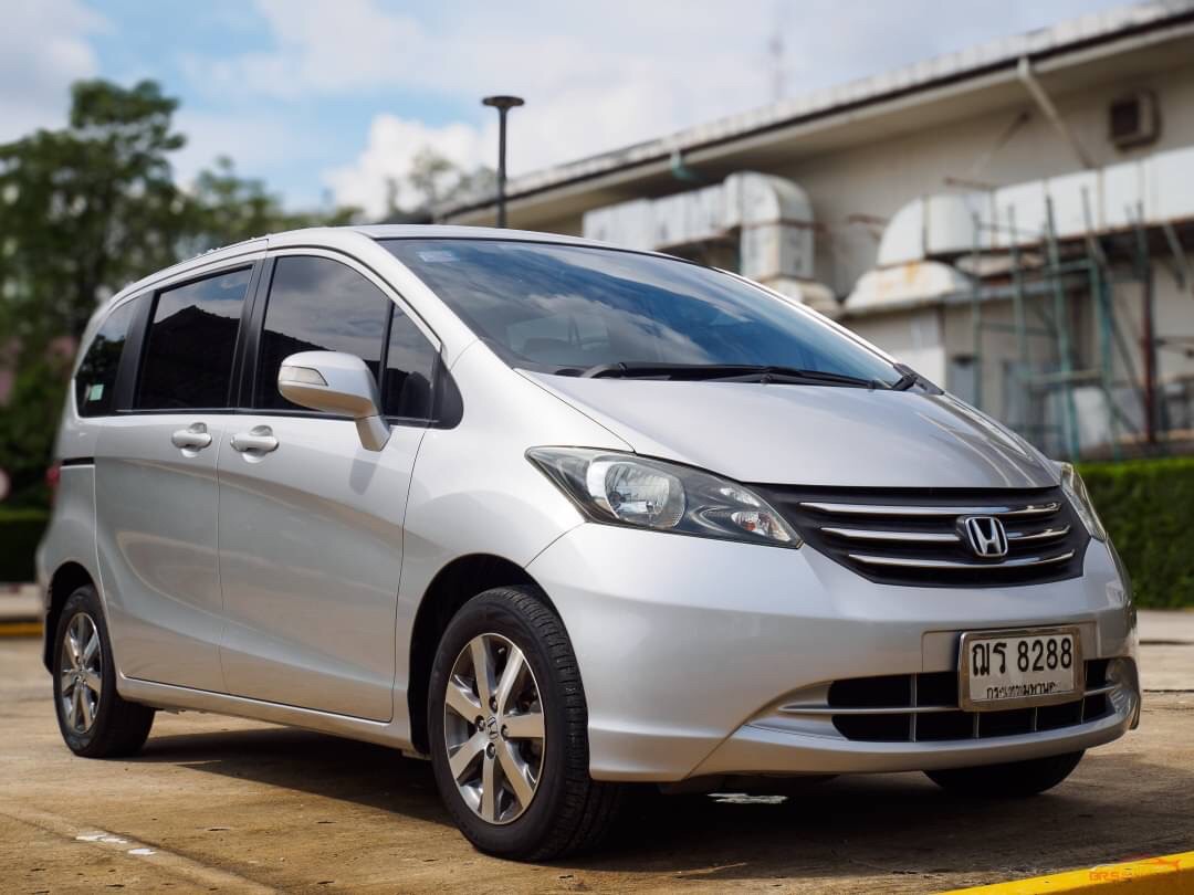 2010 Honda Freed สีเงิน (รูปที่ 4)