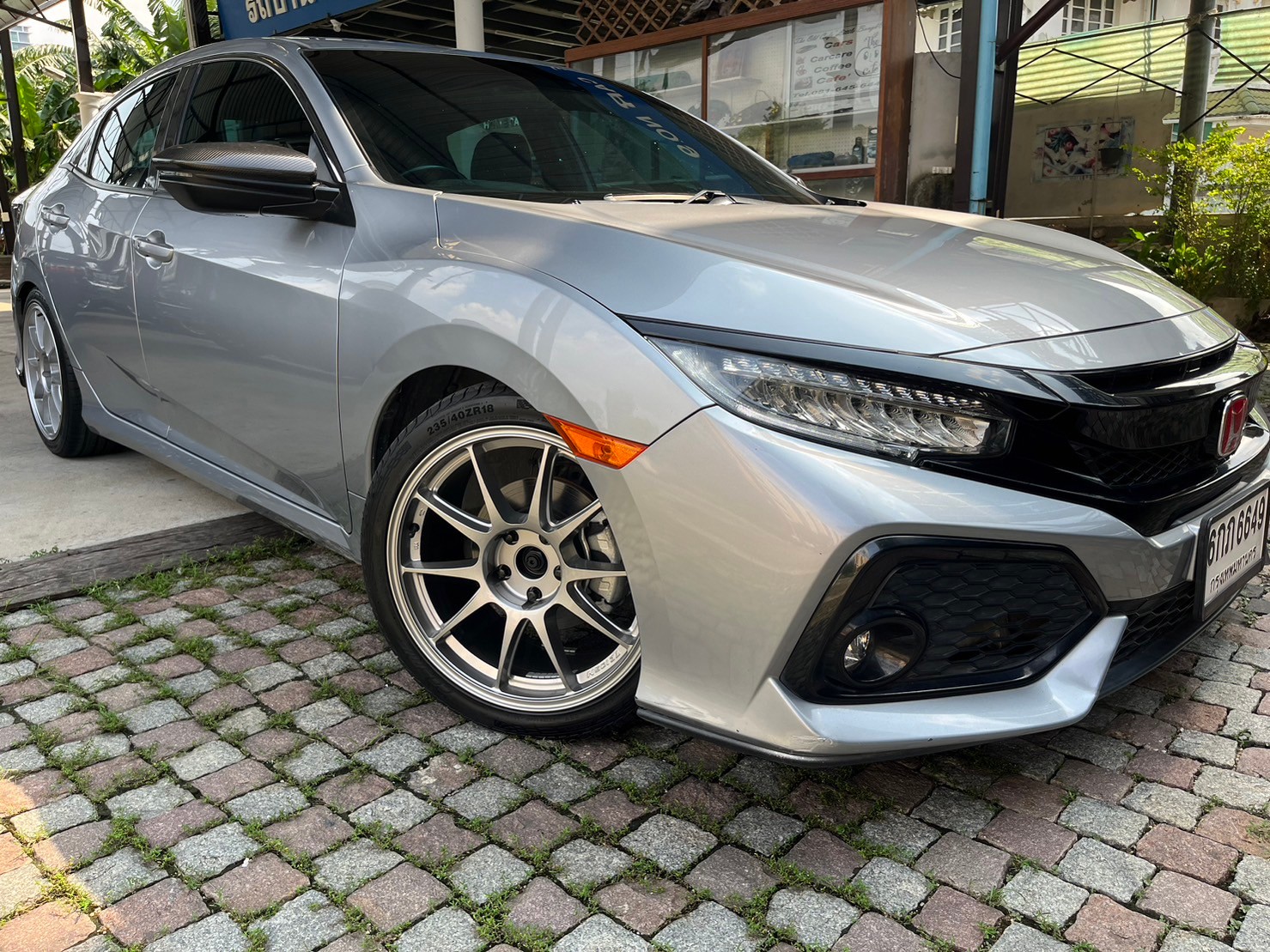 2017 Honda Civic Hatchback สีเงิน (รูปที่ 25)