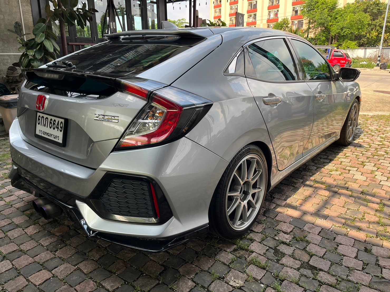 2017 Honda Civic Hatchback สีเงิน (รูปที่ 19)