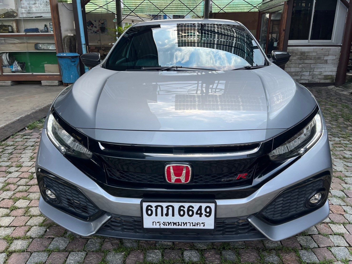 2017 Honda Civic Hatchback สีเงิน (รูปที่ 11)