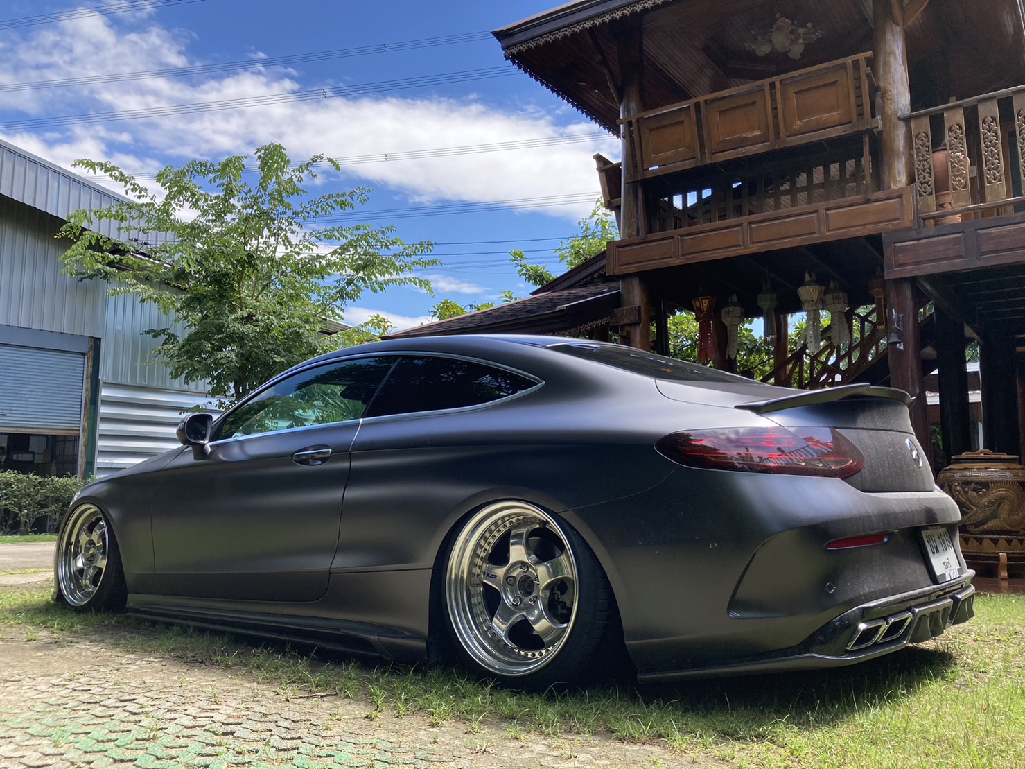 2016 Mercedes-Benz C-Class C 250 Coupe AMG สีขาว (รูปที่ 2)