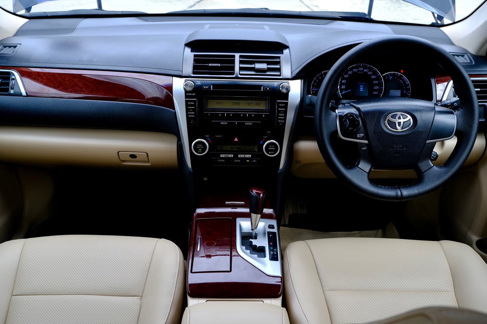 Toyota Camry 2.0 G เครื่องยนต์: เบนซิน เกียร์: ออโต้ ปี: 2014 สี: ดำ (รูปที่ 21)