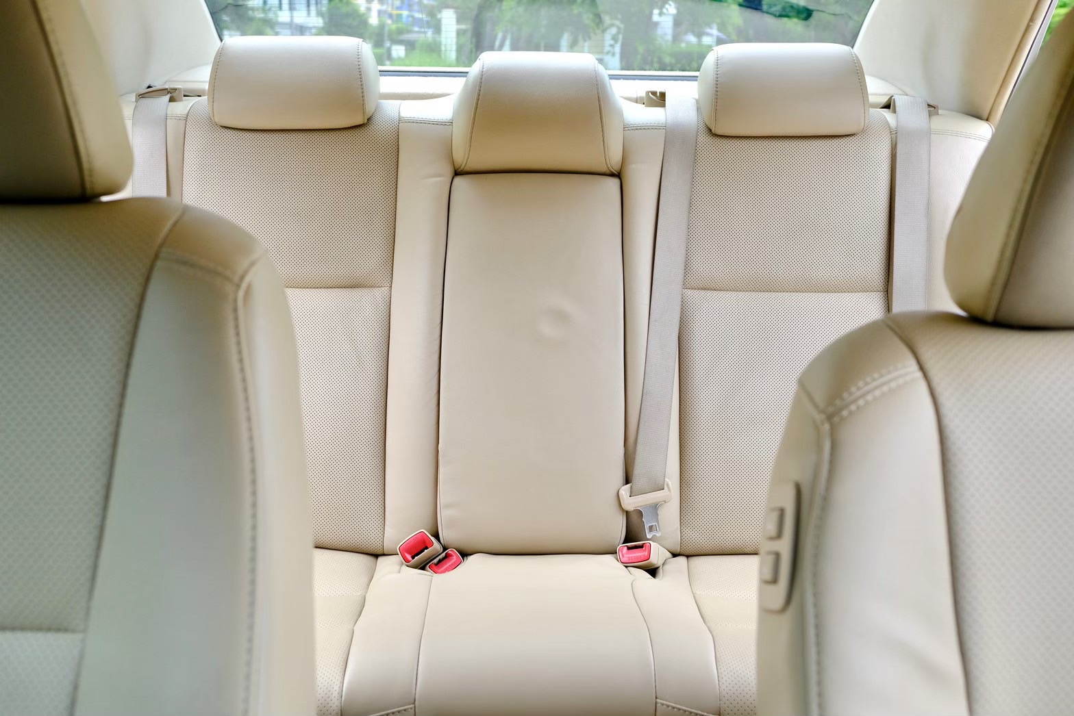 Toyota Camry 2.0 G เครื่องยนต์: เบนซิน เกียร์: ออโต้ ปี: 2014 สี: ดำ (รูปที่ 24)