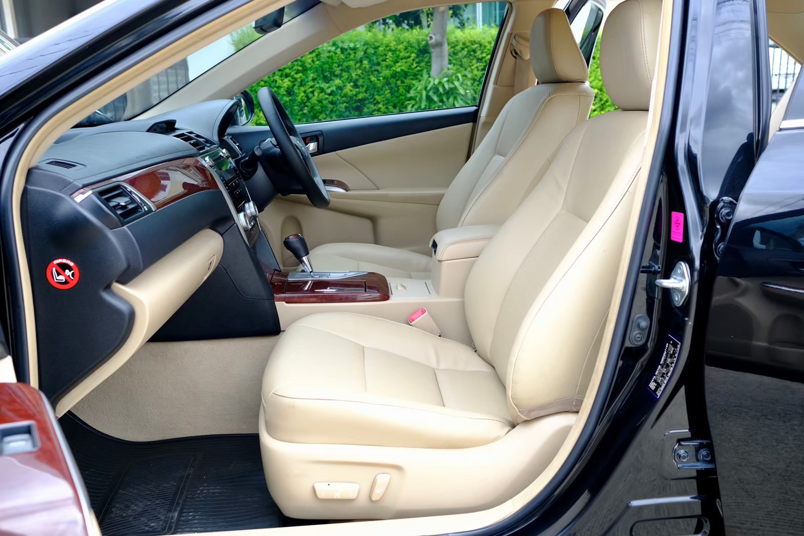 Toyota Camry 2.0 G เครื่องยนต์: เบนซิน เกียร์: ออโต้ ปี: 2014 สี: ดำ (รูปที่ 26)