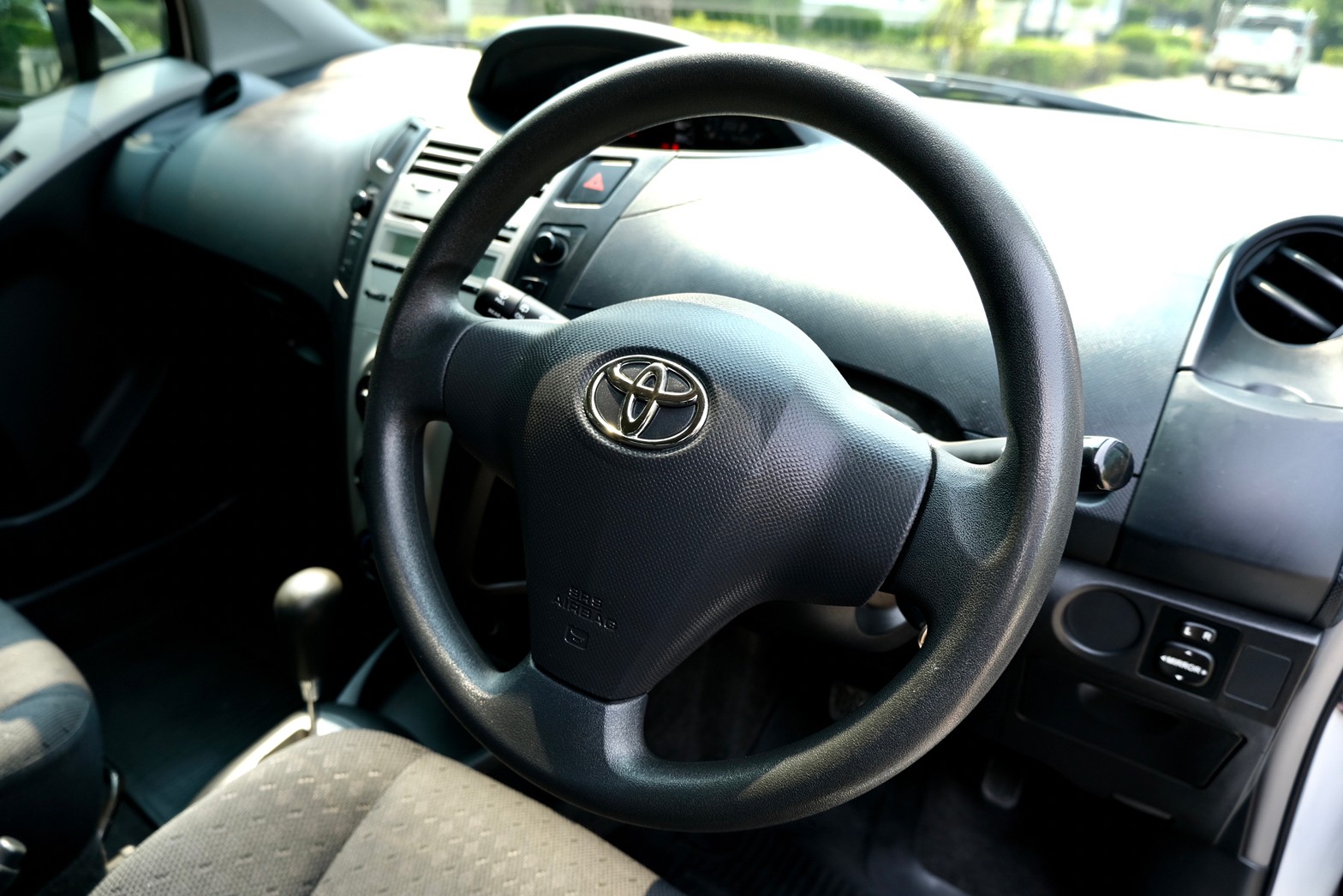 Toyota Yaris 1.5 J ปี: 2013 สี: ขาว ไมล์ 140,000 กม.