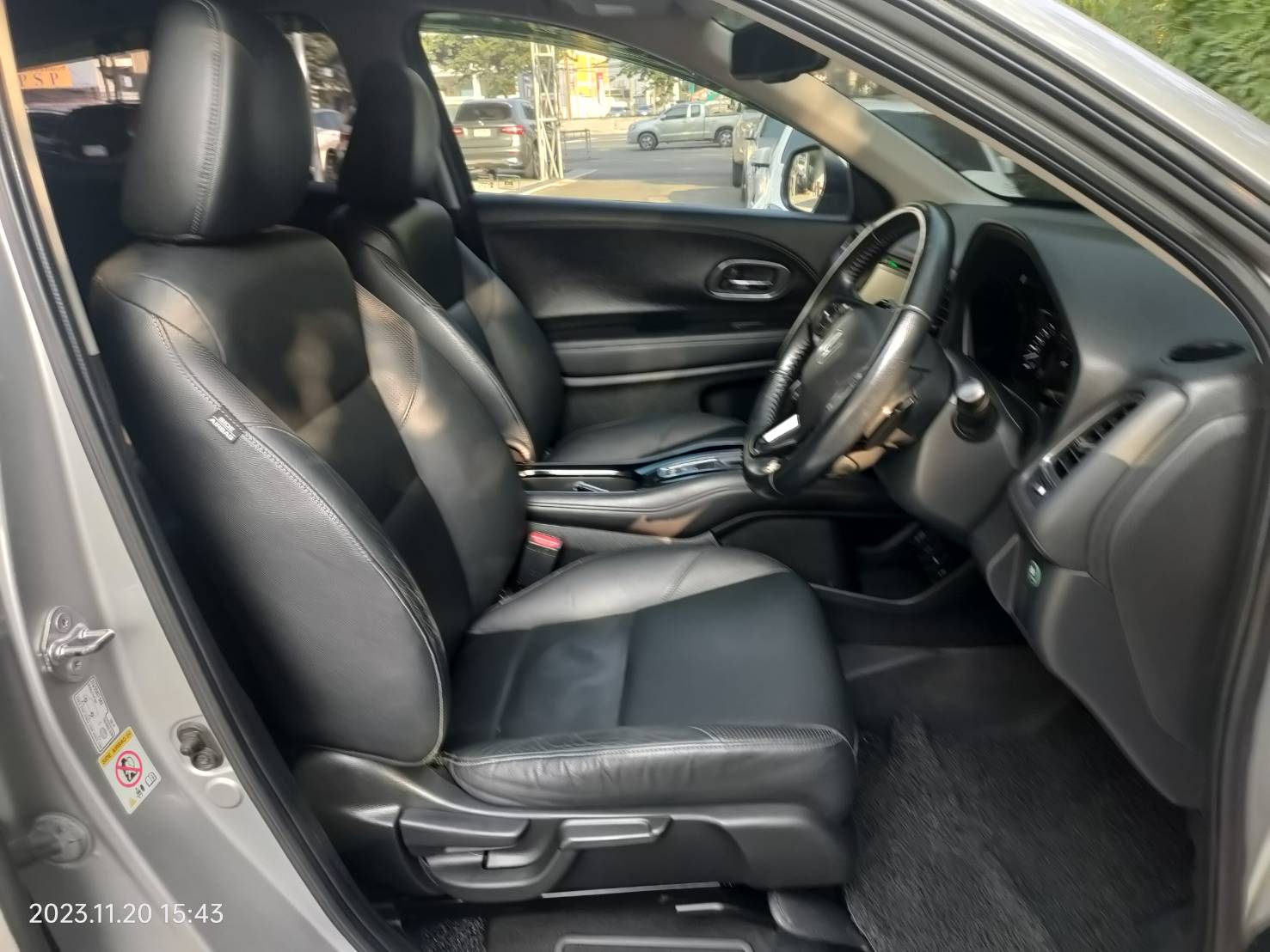 ฟรีดาวน์ HRV 1.8 EL SUNROOF TOP สวยตรงปก ผ่อน 7xxx /84 งวด ออดกรถ 0 บาท (รูปที่ 9)