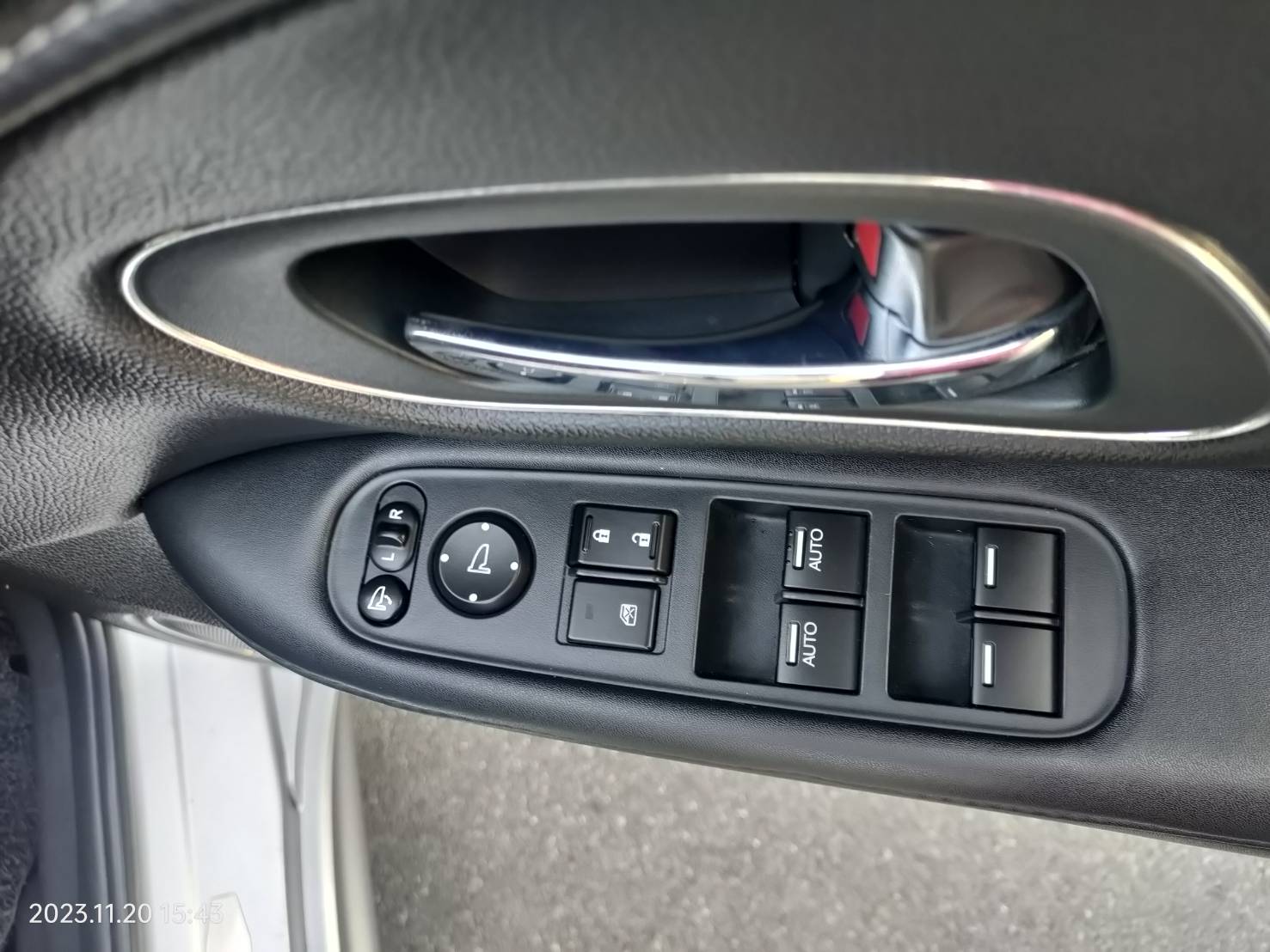 ฟรีดาวน์ HRV 1.8 EL SUNROOF TOP สวยตรงปก ผ่อน 7xxx /84 งวด ออดกรถ 0 บาท (รูปที่ 21)
