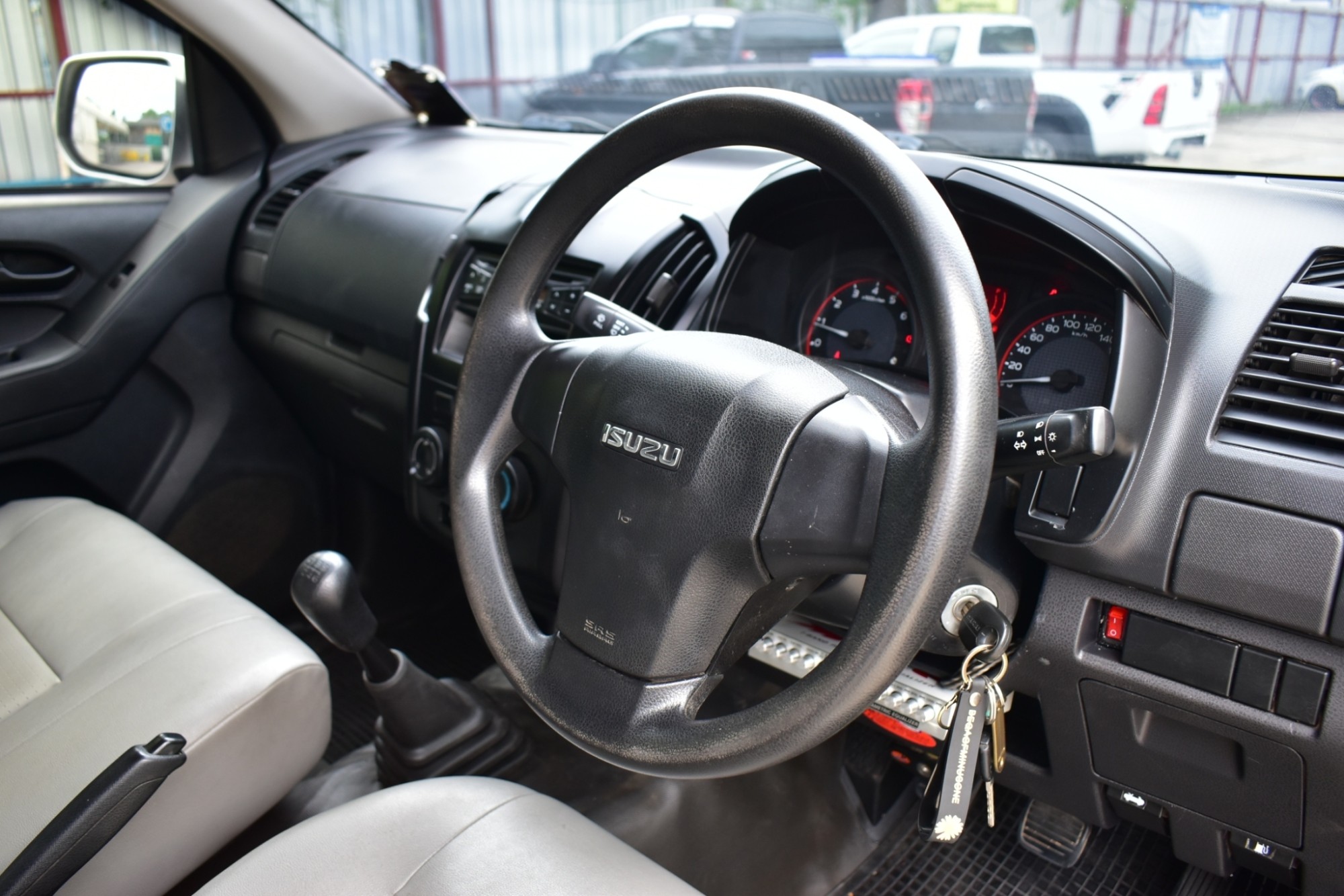 Isuzu Dmax 1.9 Spark (ตอนเดียว) เครื่องยนต์ ดีเซล เกียร์MT ปี 2018 สีเทา ไมล์: 18x,xxx กม. พร้อมใช้ทันที (รูปที่ 3)