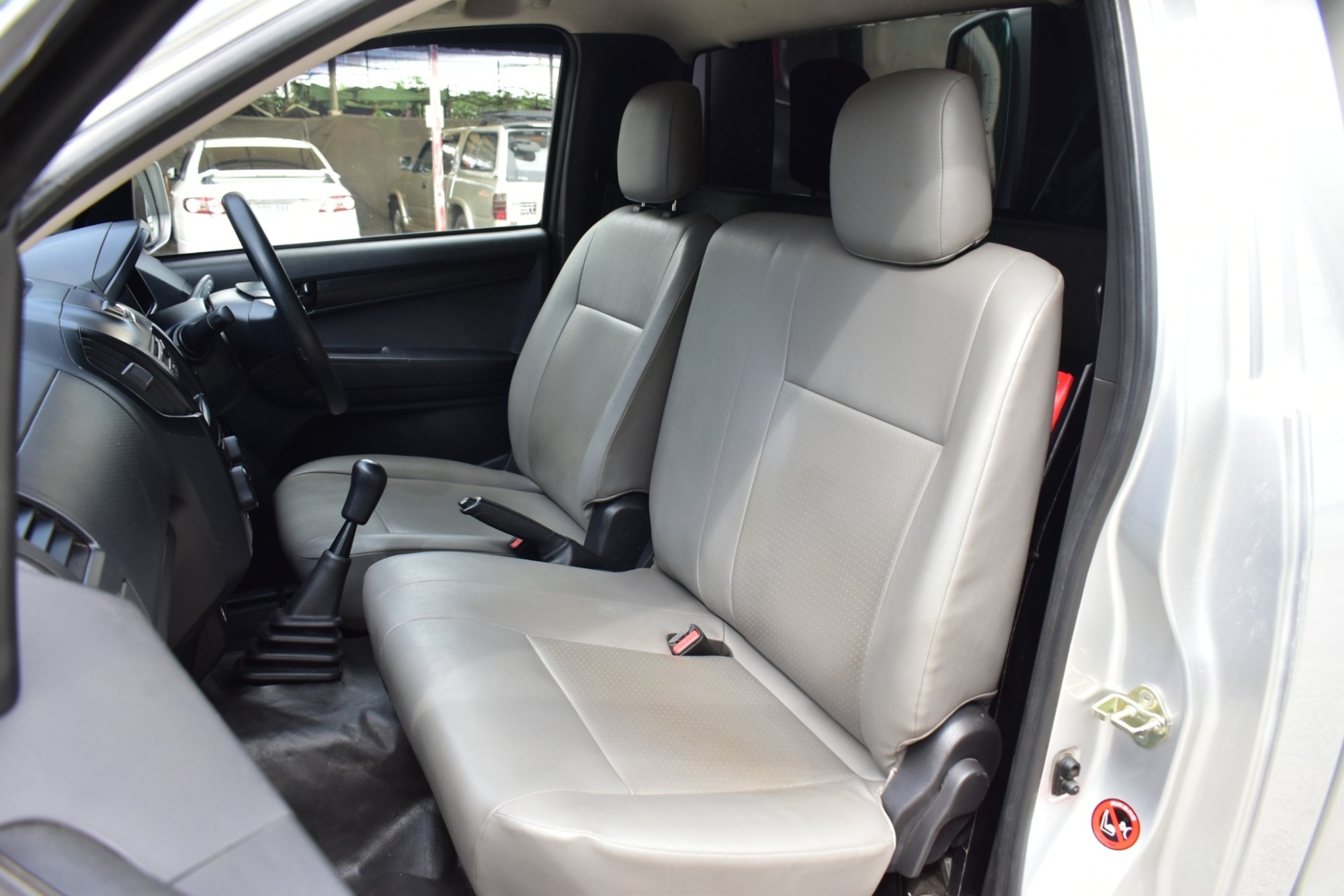 Isuzu Dmax 1.9 Spark (ตอนเดียว) เครื่องยนต์ ดีเซล เกียร์MT ปี 2018 สีเทา ไมล์: 18x,xxx กม. พร้อมใช้ทันที (รูปที่ 4)