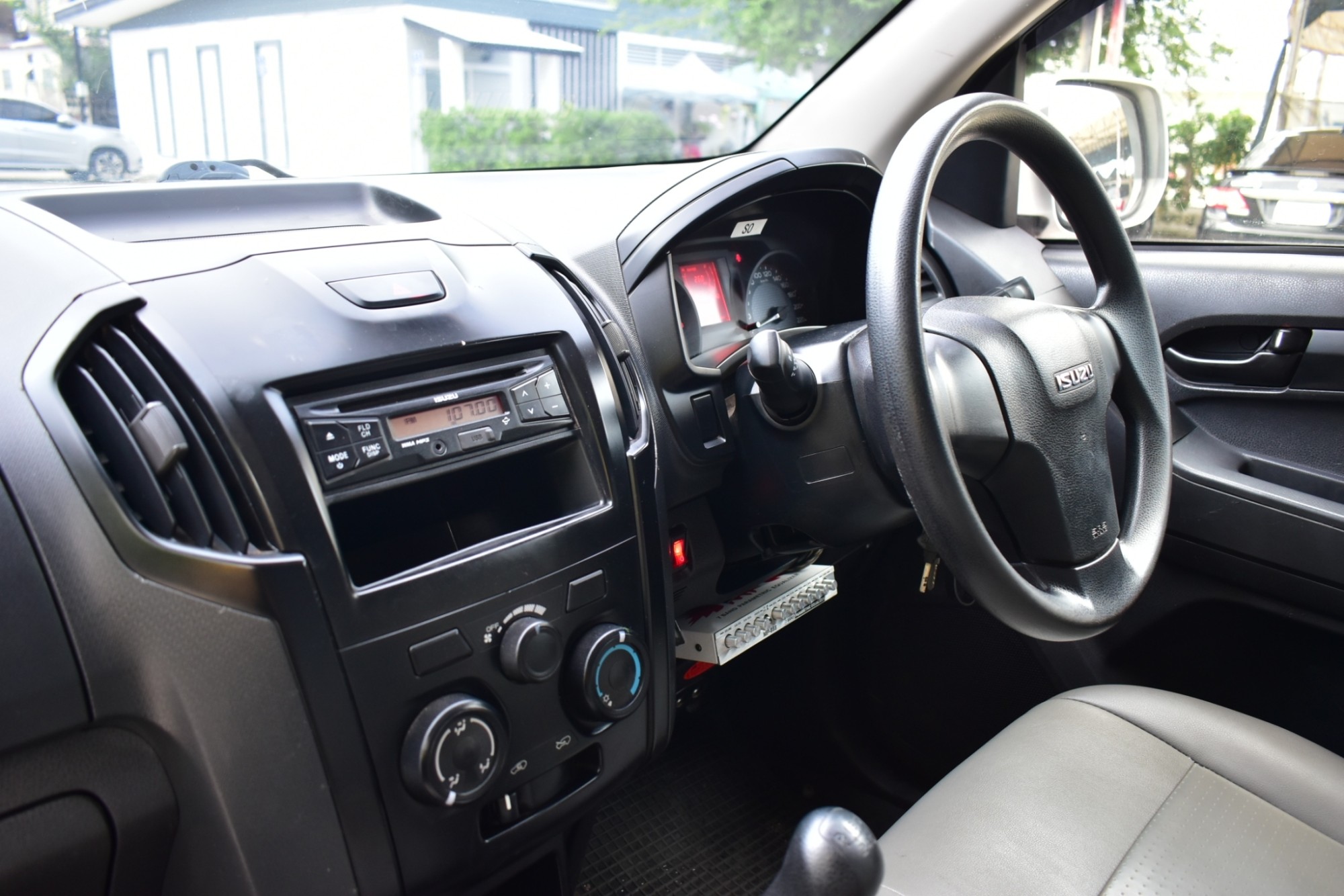 Isuzu Dmax 1.9 Spark (ตอนเดียว) เครื่องยนต์ ดีเซล เกียร์MT ปี 2018 สีเทา ไมล์: 18x,xxx กม. พร้อมใช้ทันที (รูปที่ 8)