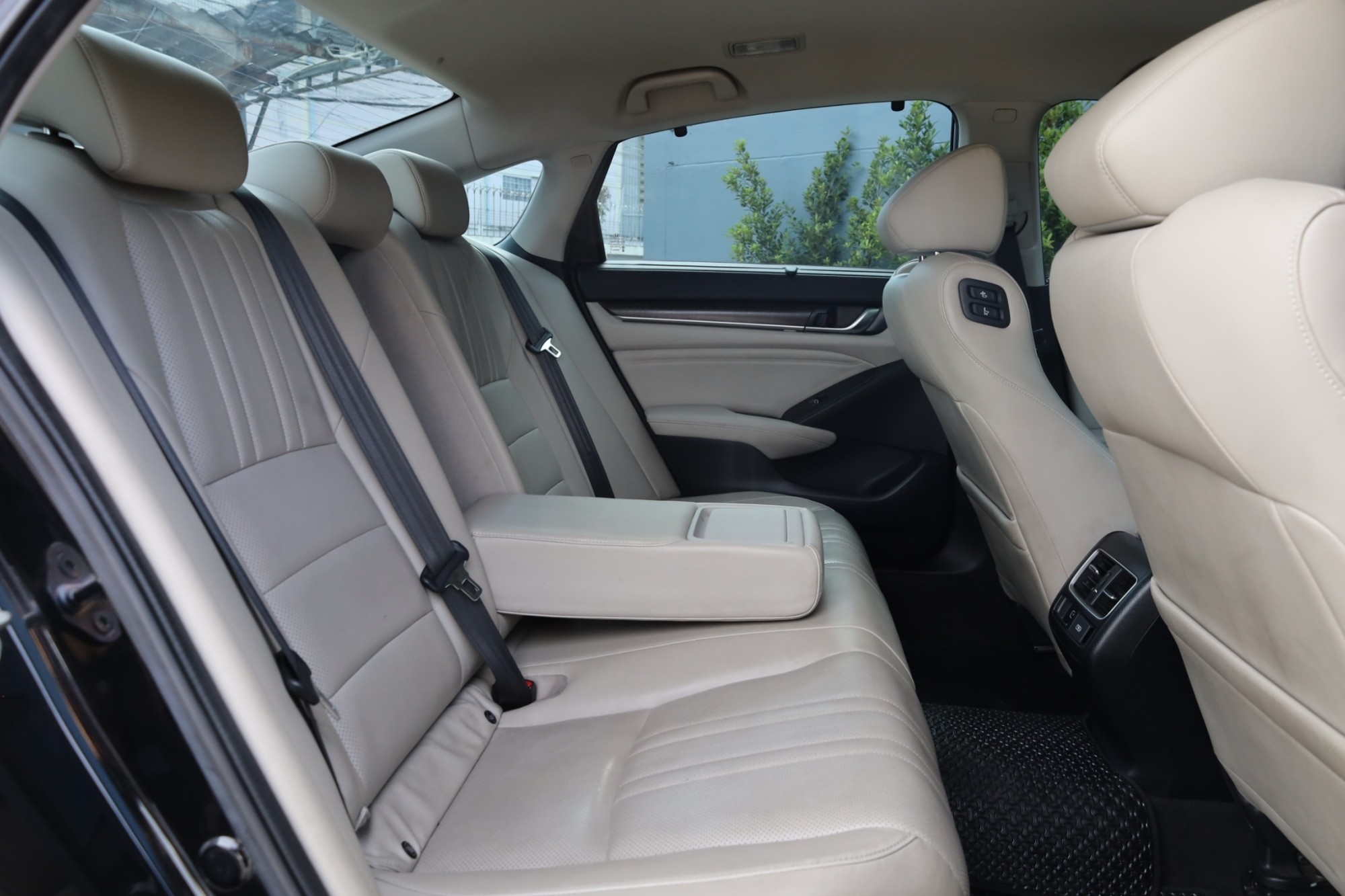 "HONDA ACCORD 2.0Hybrid ปี2019 สีดำ รุ่นใหม่ ไมเนอร์เชนจ์ G10 รถมือเดียว (รูปที่ 9)