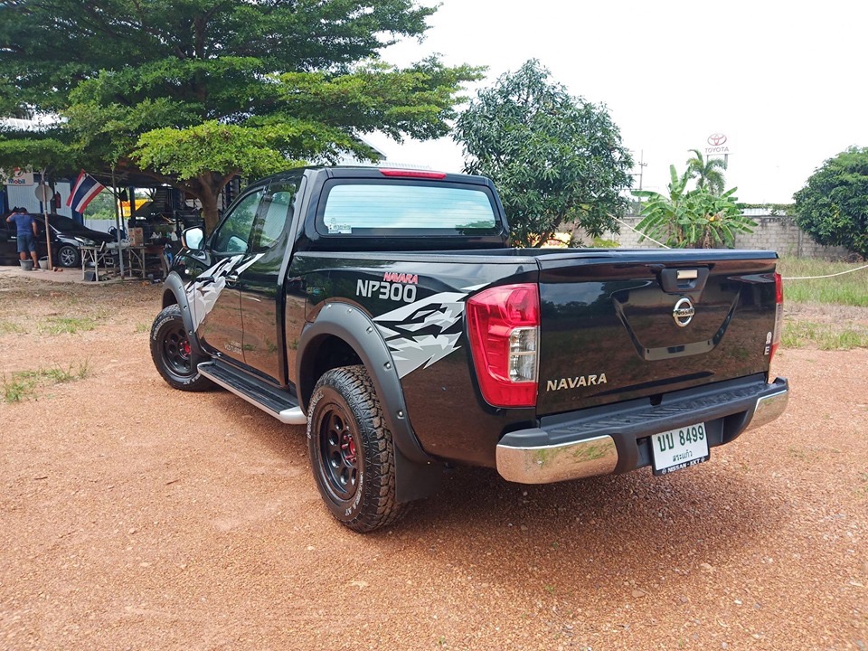 Nissan Navara King Cab ปี 2018 สีดำ (รูปที่ 4)