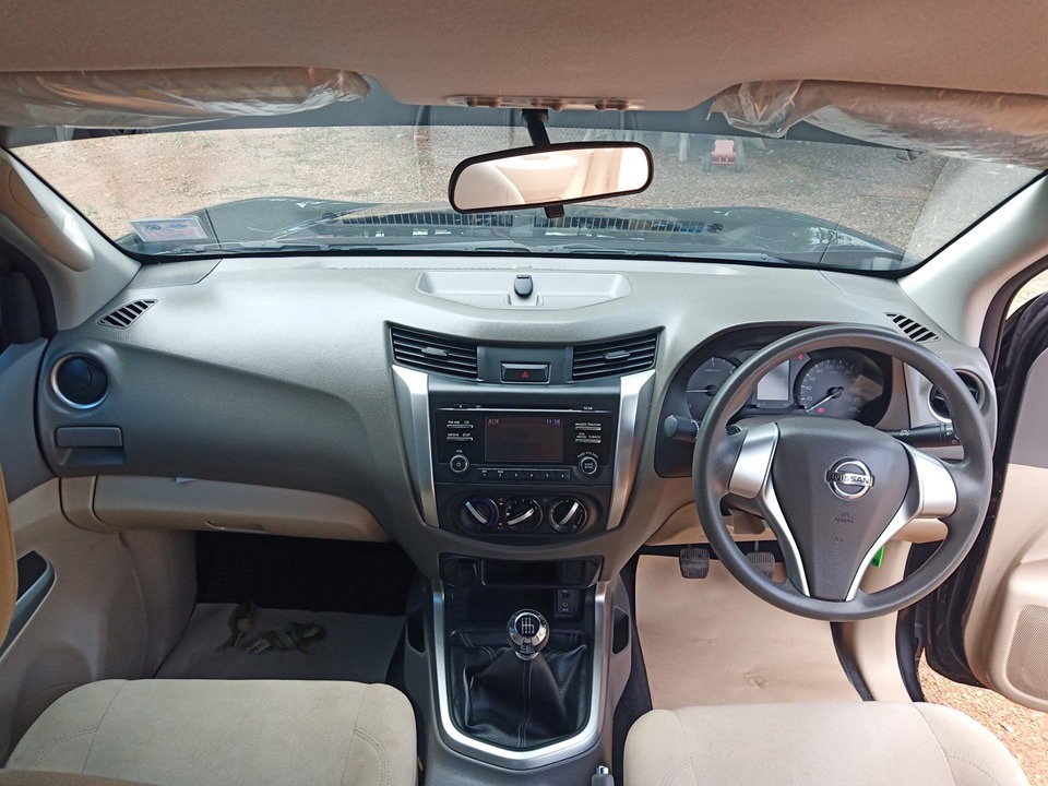 Nissan Navara King Cab ปี 2018 สีดำ (รูปที่ 10)