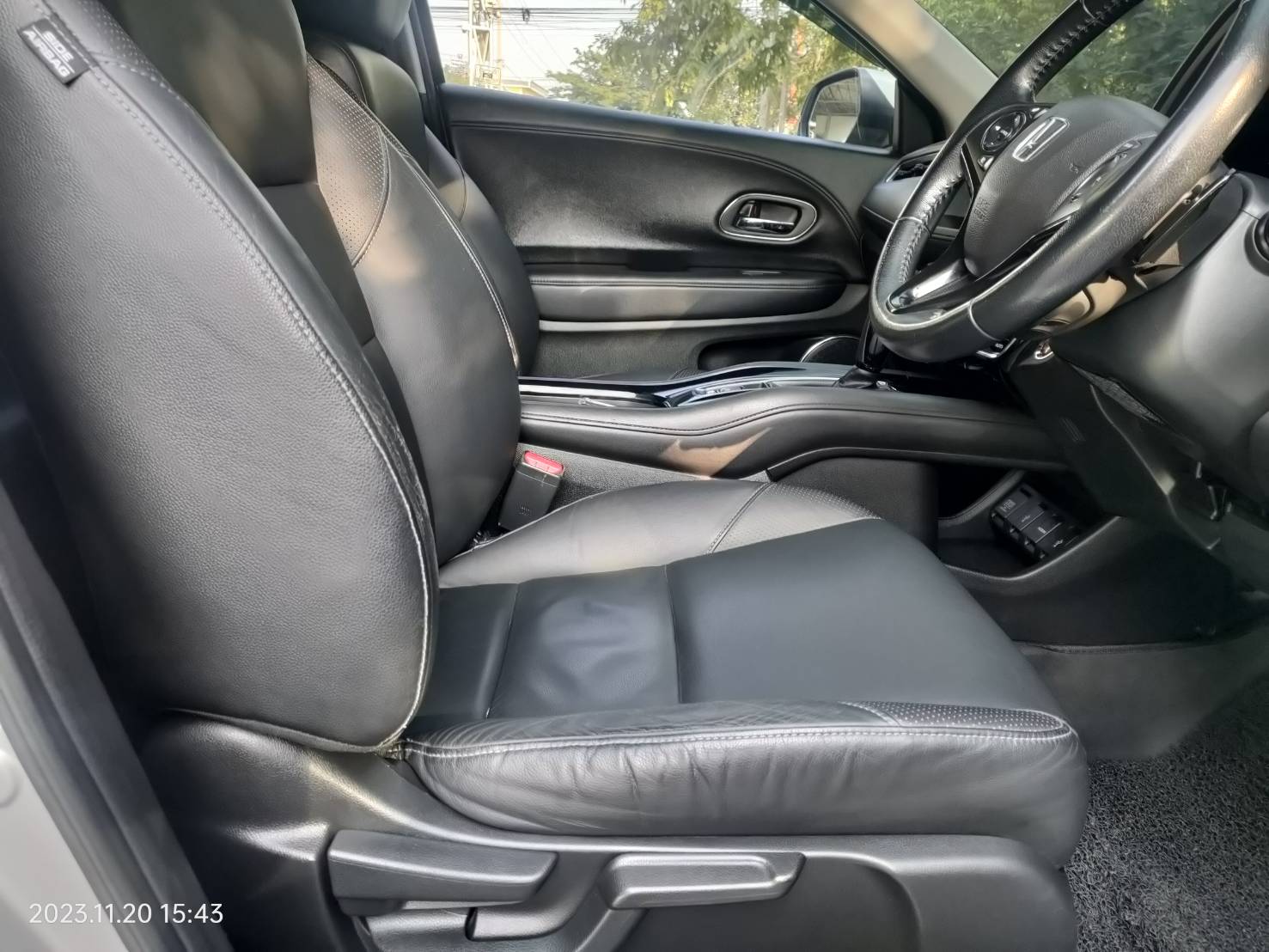 ฟรีดาวน์ 2015 HONDA HRV 1.8 EL SUNROOF TOP สวยตรงปก" (รูปที่ 18)