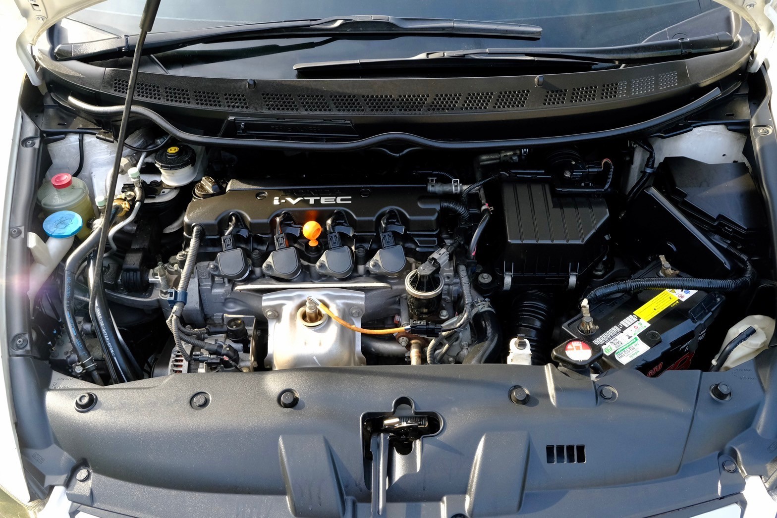 Honda Civic 1.8s (as) เครื่องยนต์: เบนซิน เกียร์:AT ปี:2011 สี: ขาว ไมล์ : 97,xxx กม. ฟรีดาวน์