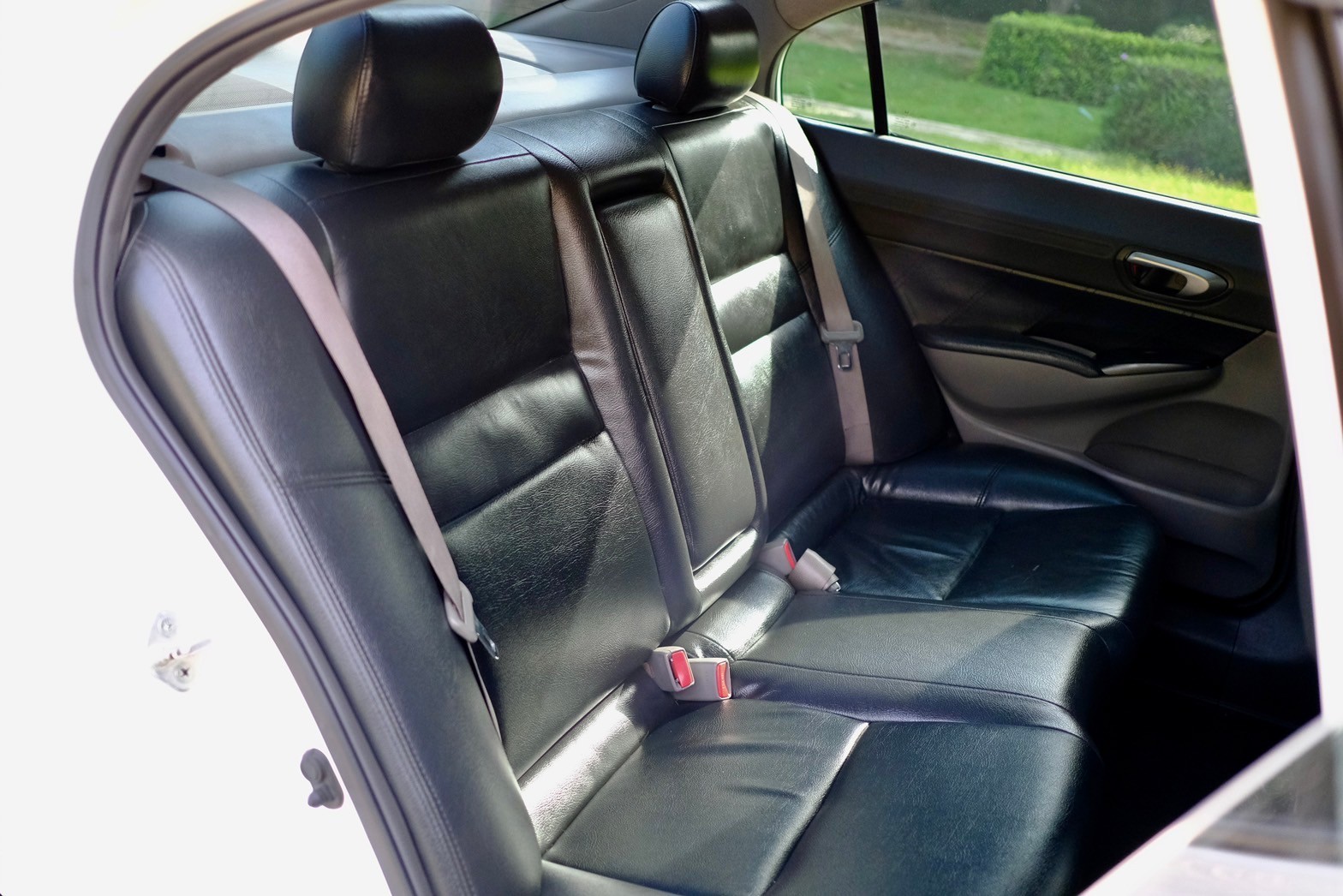 Honda Civic 1.8s (as) เครื่องยนต์: เบนซิน เกียร์:AT ปี:2011 สี: ขาว ไมล์ : 97,xxx กม. ฟรีดาวน์ (รูปที่ 8)