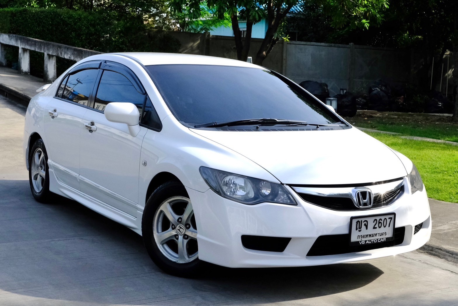 Honda Civic 1.8s (as) เครื่องยนต์: เบนซิน เกียร์:AT ปี:2011 สี: ขาว ไมล์ : 97,xxx กม. ฟรีดาวน์