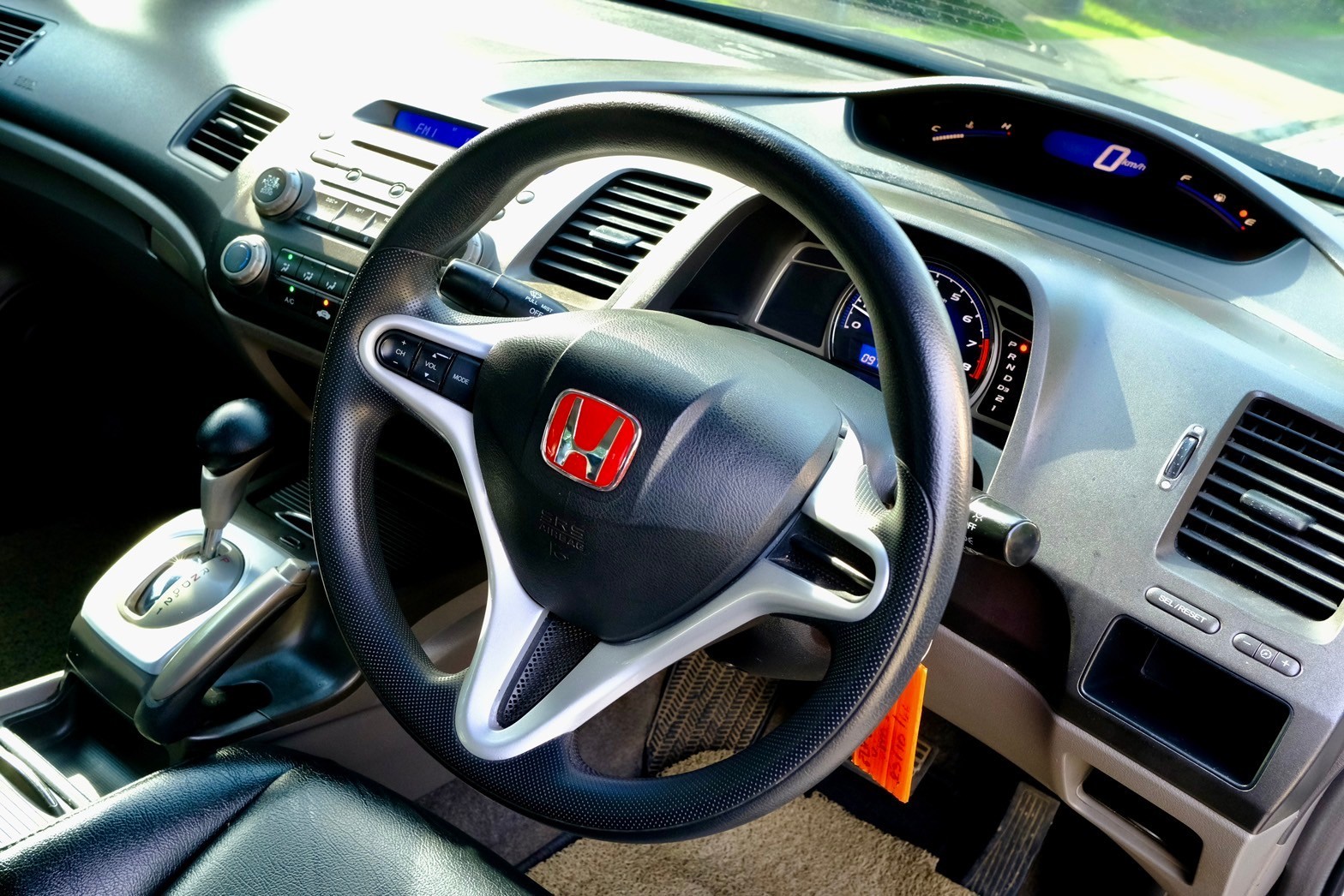 Honda Civic 1.8s (as) เครื่องยนต์: เบนซิน เกียร์:AT ปี:2011 สี: ขาว ไมล์ : 97,xxx กม. ฟรีดาวน์ (รูปที่ 18)
