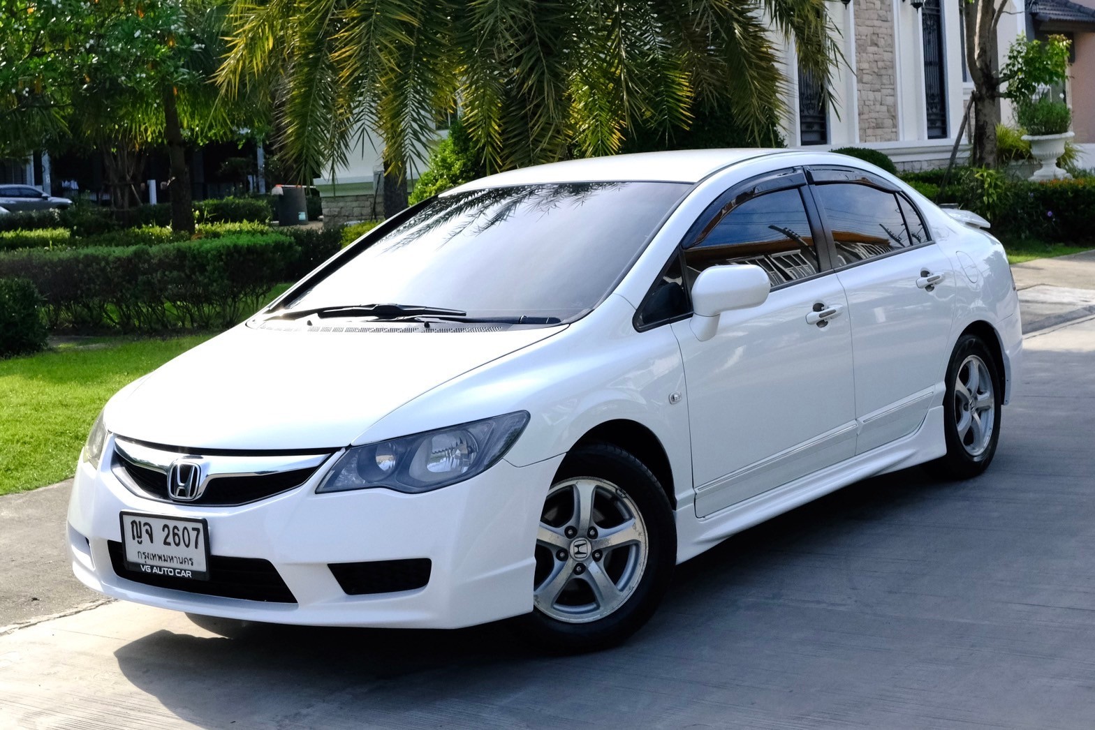 Honda Civic 1.8s (as) เครื่องยนต์: เบนซิน เกียร์:AT ปี:2011 สี: ขาว ไมล์ : 97,xxx กม. ฟรีดาวน์