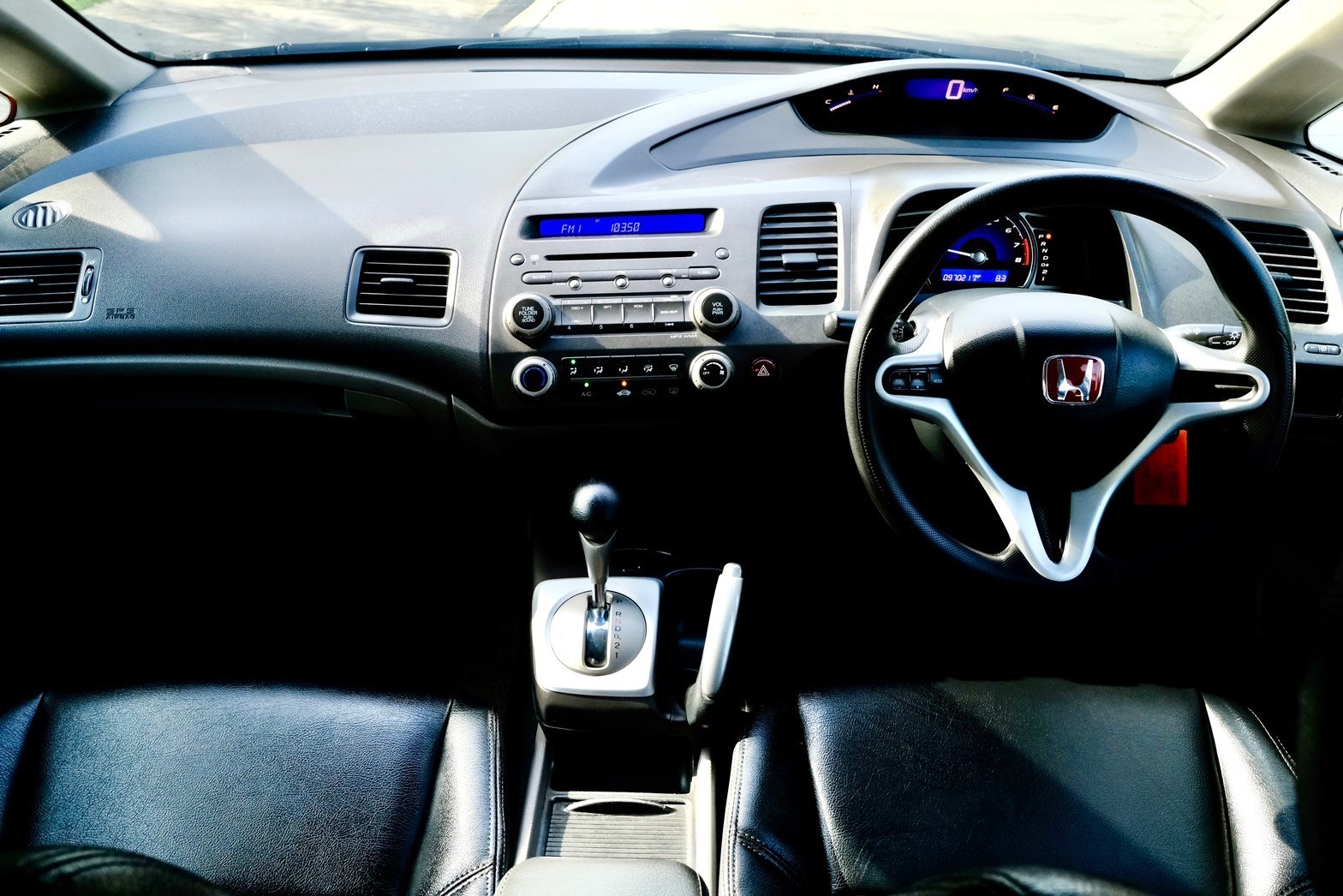 Honda Civic 1.8s (as) เครื่องยนต์: เบนซิน เกียร์:AT ปี:2011 สี: ขาว ไมล์ : 97,xxx กม. ฟรีดาวน์ (รูปที่ 9)