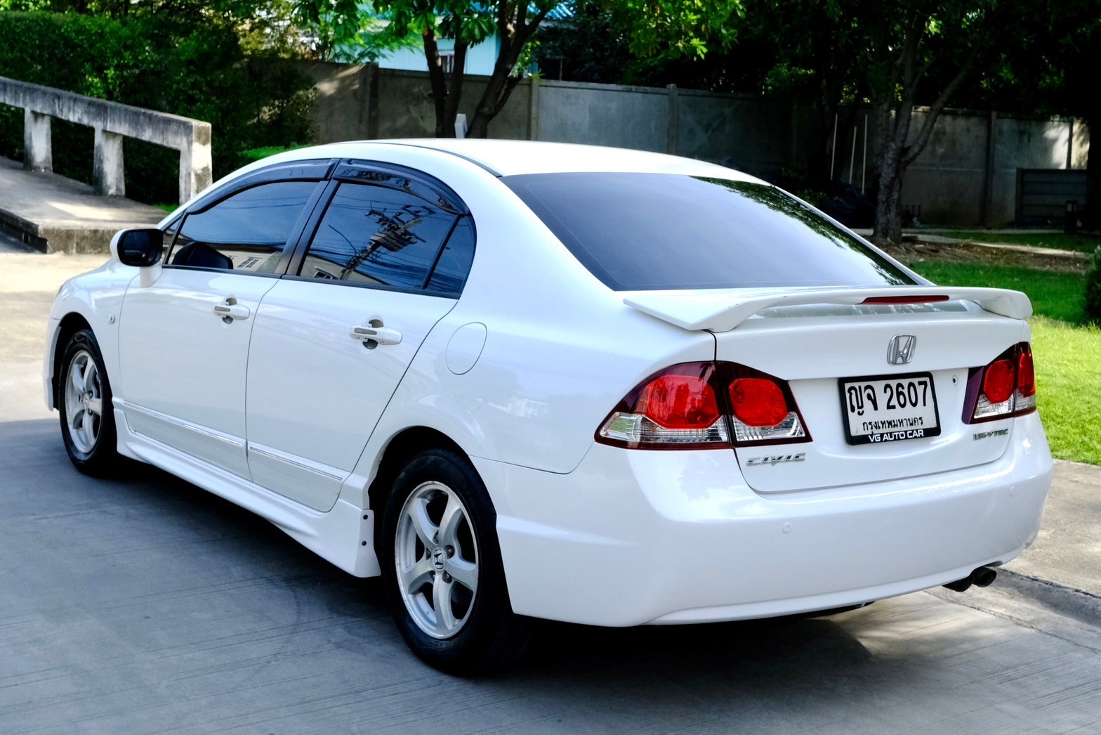 Honda Civic 1.8s (as) เครื่องยนต์: เบนซิน เกียร์:AT ปี:2011 สี: ขาว ไมล์ : 97,xxx กม. ฟรีดาวน์