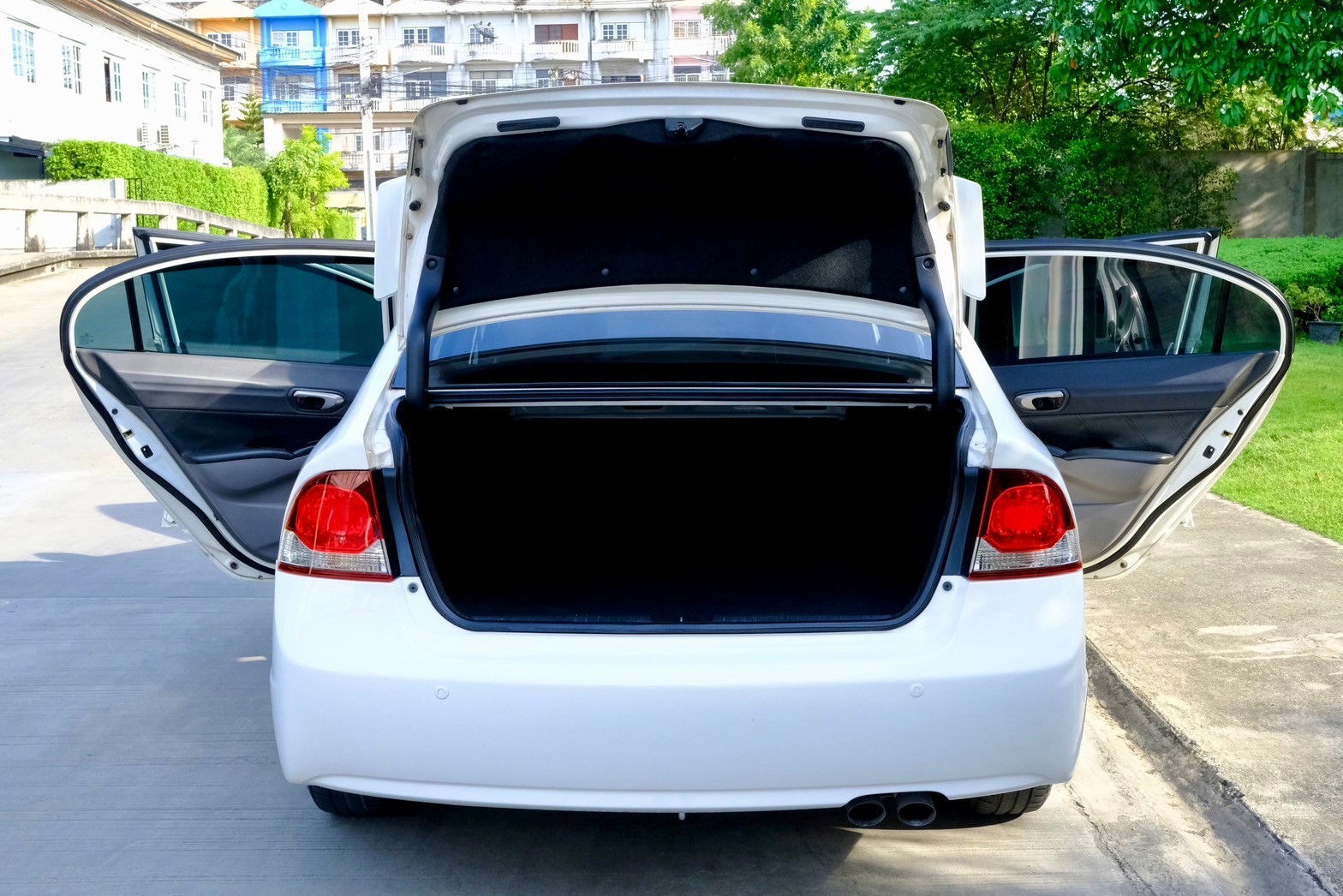 Honda Civic 1.8s (as) เครื่องยนต์: เบนซิน เกียร์:AT ปี:2011 สี: ขาว ไมล์ : 97,xxx กม. ฟรีดาวน์ (รูปที่ 13)