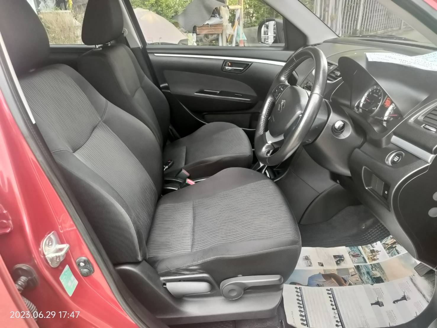 Suzuki Swift 1.2 GLX 2012 รถเก๋ง 5 ประตู เลขไมล์ 160,000 พร้อมโอน (รูปที่ 10)