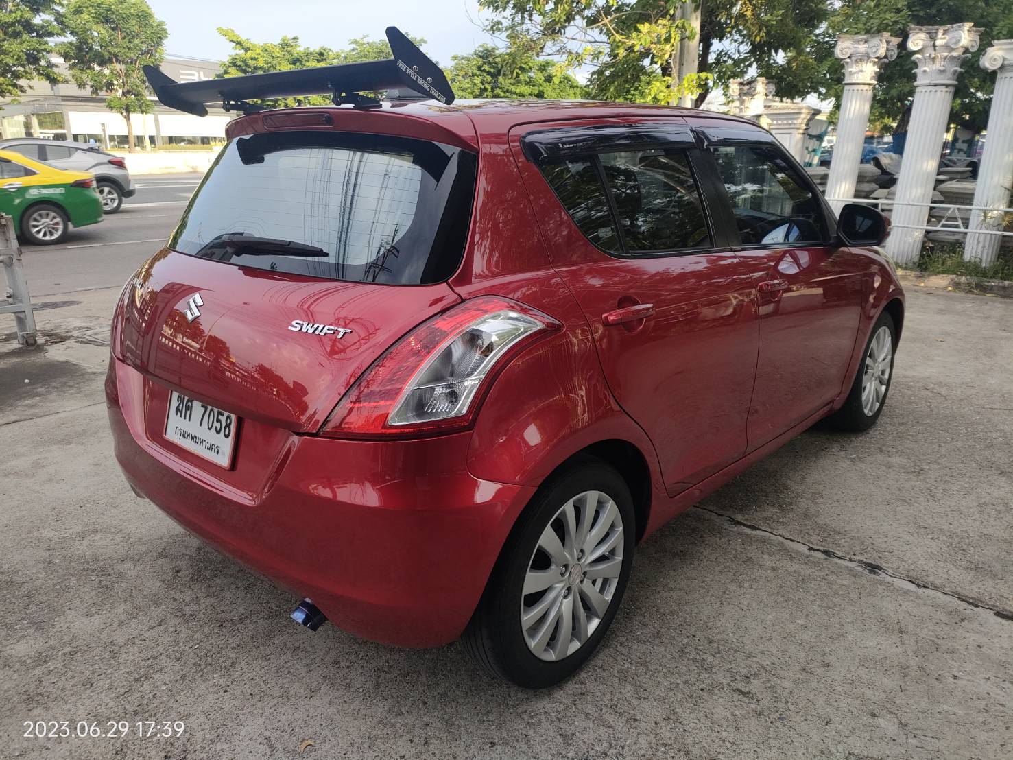 Suzuki Swift 1.2 GLX 2012 รถเก๋ง 5 ประตู เลขไมล์ 160,000 พร้อมโอน (รูปที่ 8)