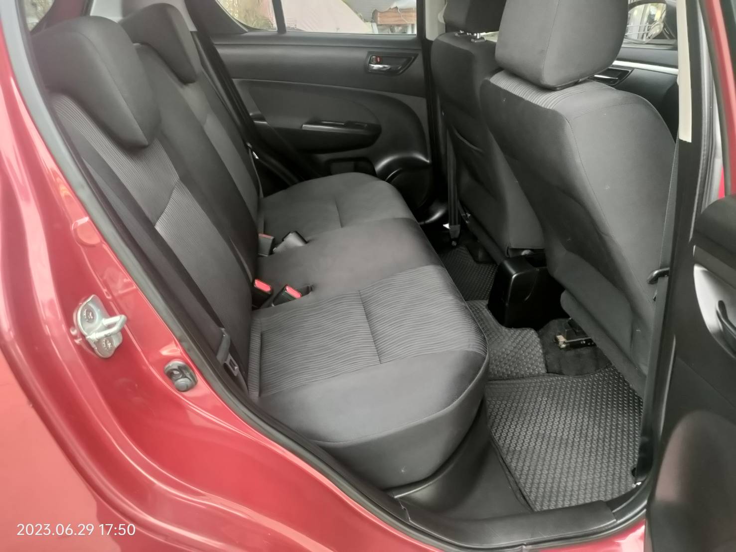 Suzuki Swift 1.2 GLX 2012 รถเก๋ง 5 ประตู เลขไมล์ 160,000 พร้อมโอน (รูปที่ 6)