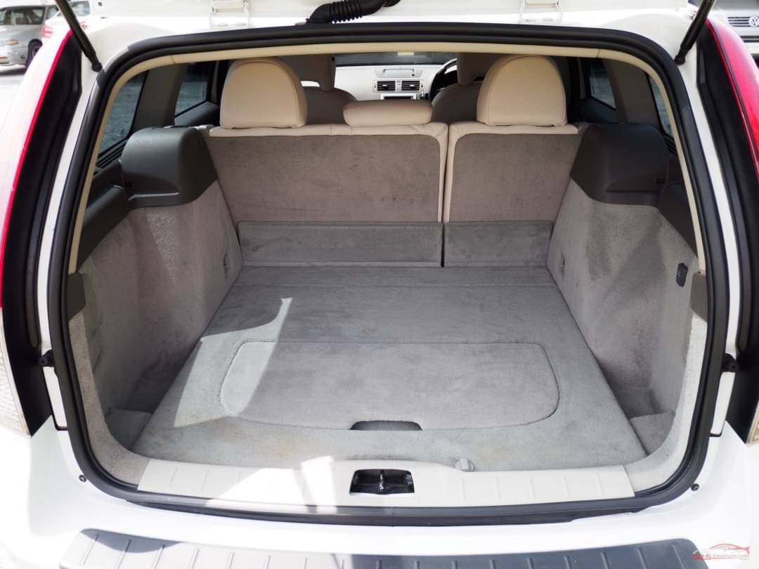 2013 Volvo V50 สีขาว (รูปที่ 2)