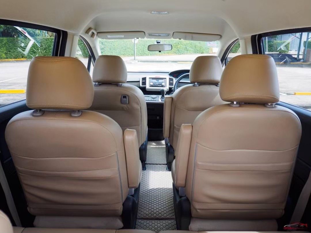 2010 Honda Freed สีเงิน (รูปที่ 7)