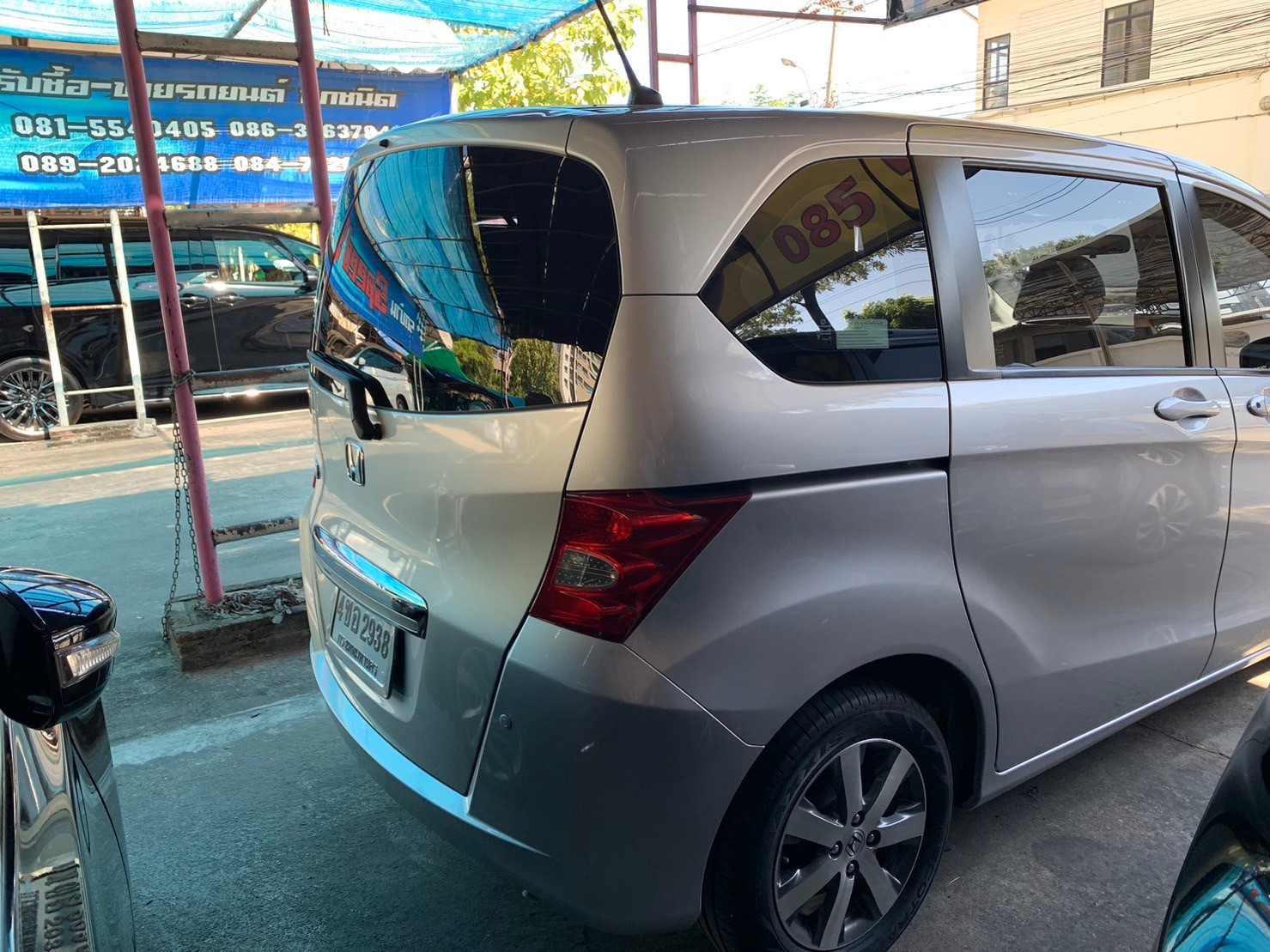 2010 Honda Freed สีเงิน (รูปที่ 4)