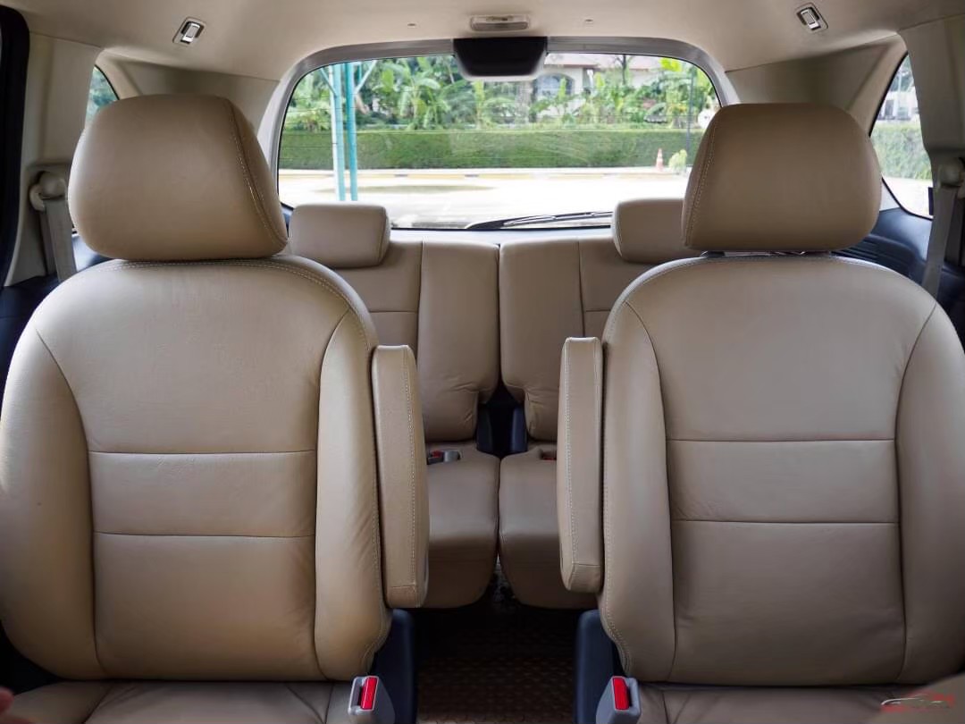 2010 Honda Freed สีเงิน (รูปที่ 6)