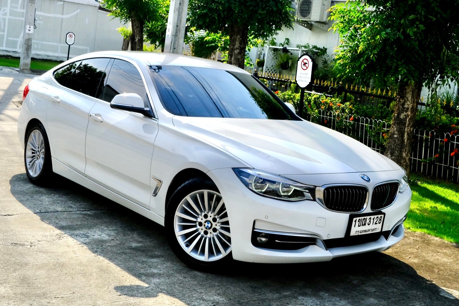 BMW 320d GT Luxury เครื่องยนต์: ดีเซล เกียร์:AT ปี: 2020 สี: ขาว F34 (รูปที่ 6)