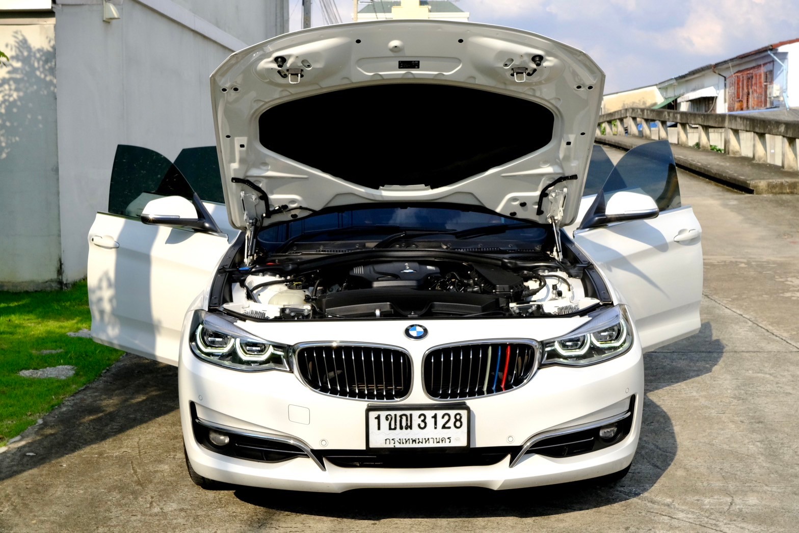 BMW 320d GT Luxury เครื่องยนต์: ดีเซล เกียร์:AT ปี: 2020 สี: ขาว F34 (รูปที่ 24)