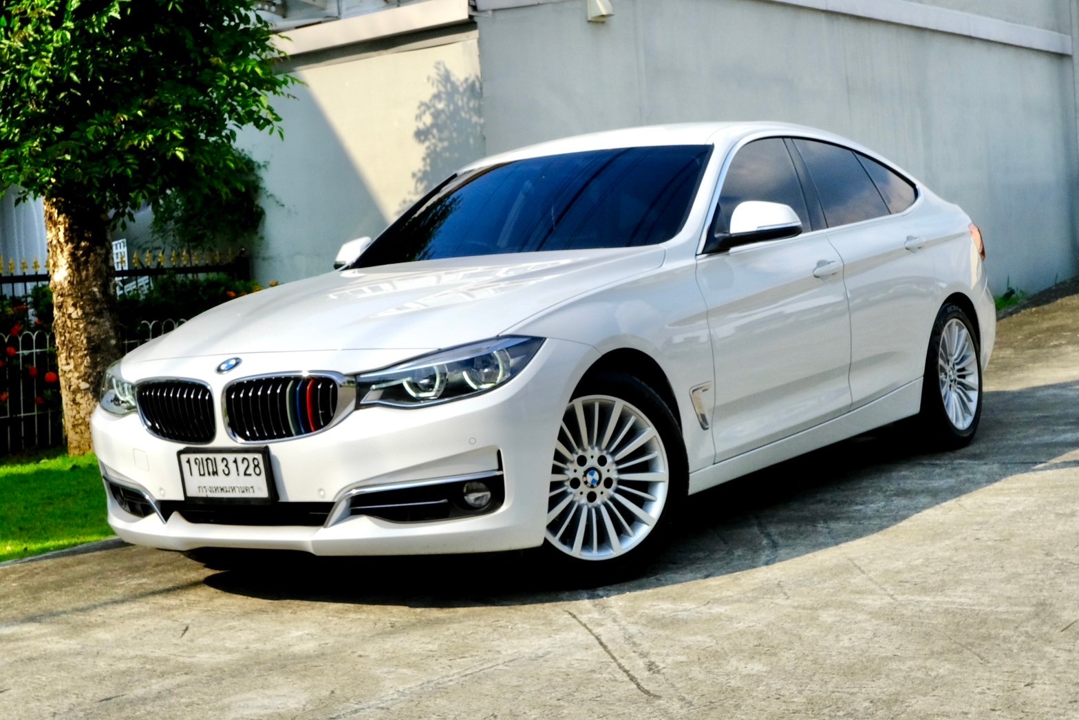 BMW 320d GT Luxury เครื่องยนต์: ดีเซล เกียร์:AT ปี: 2020 สี: ขาว F34