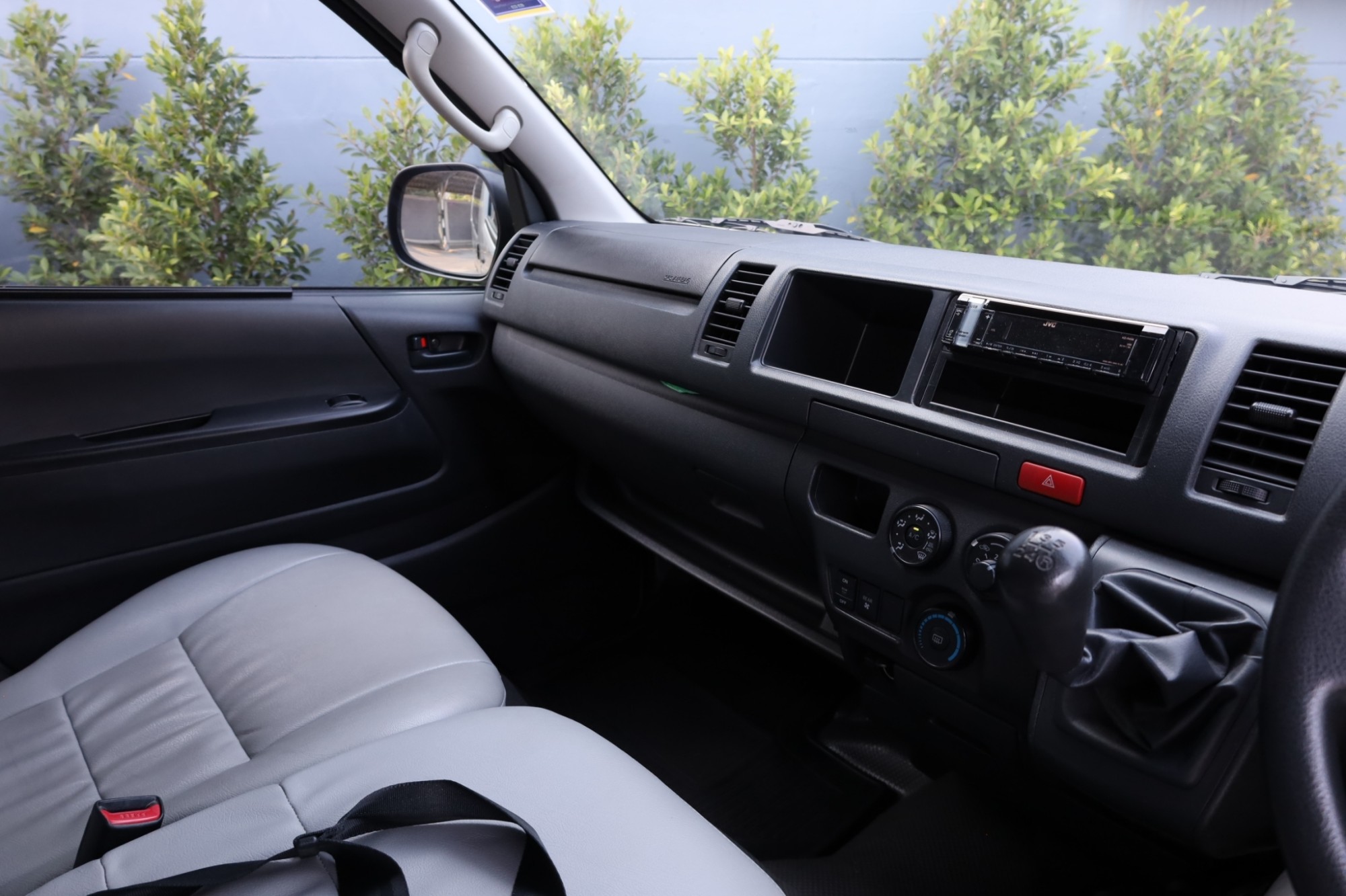 2018 TOYOTA COMMUTER 3.0 ดีเซล ก.ธรรมดา ไมล์แท้ 117,xxx กทม (รูปที่ 18)