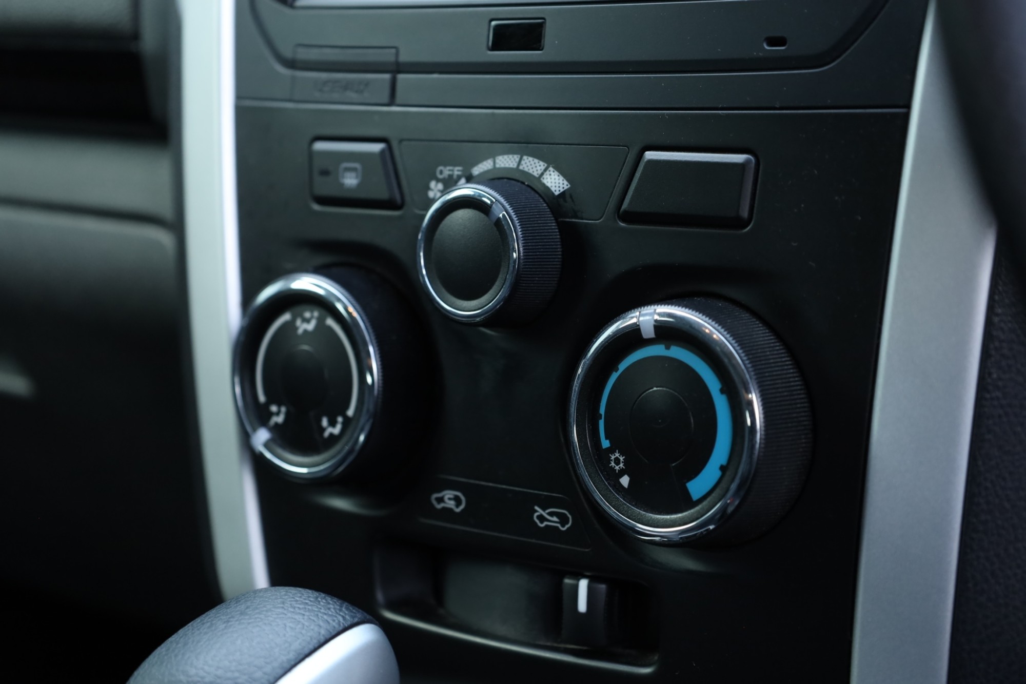 2019 ISUZU MU-X 1.9DVD auto ฟรีดาวน์ ไมล์ 14xxxx km (รูปที่ 23)