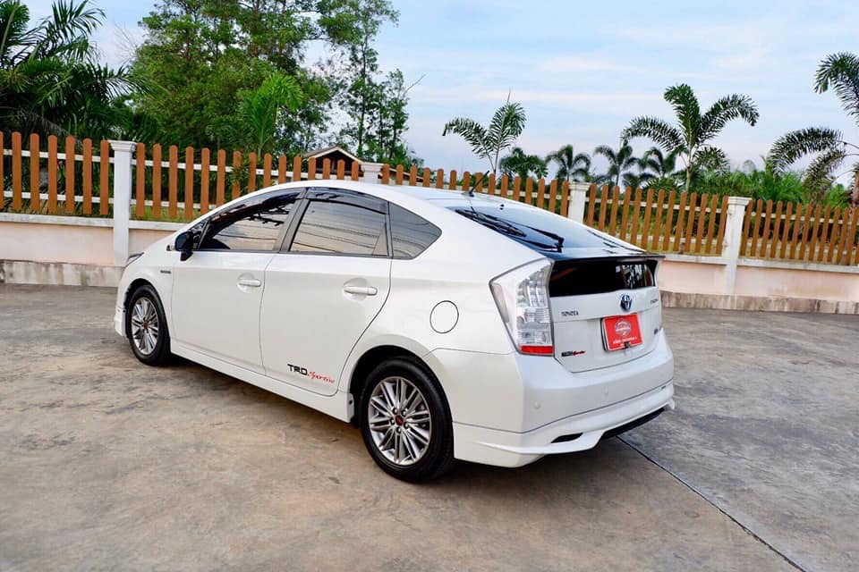 Toyota Prius ปี 2012 สีขาว (รูปที่ 4)