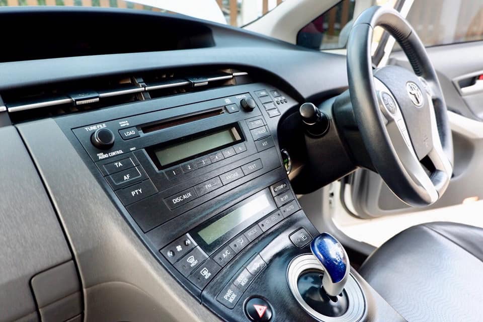 Toyota Prius ปี 2012 สีขาว (รูปที่ 10)