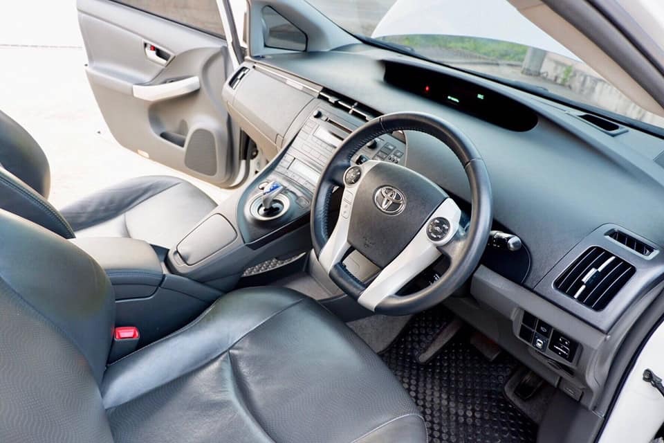 Toyota Prius ปี 2012 สีขาว (รูปที่ 12)