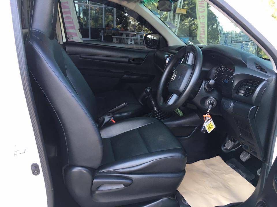 Toyota Hilux Revo ตอนเดียว ปี 2018 สีขาว (รูปที่ 4)