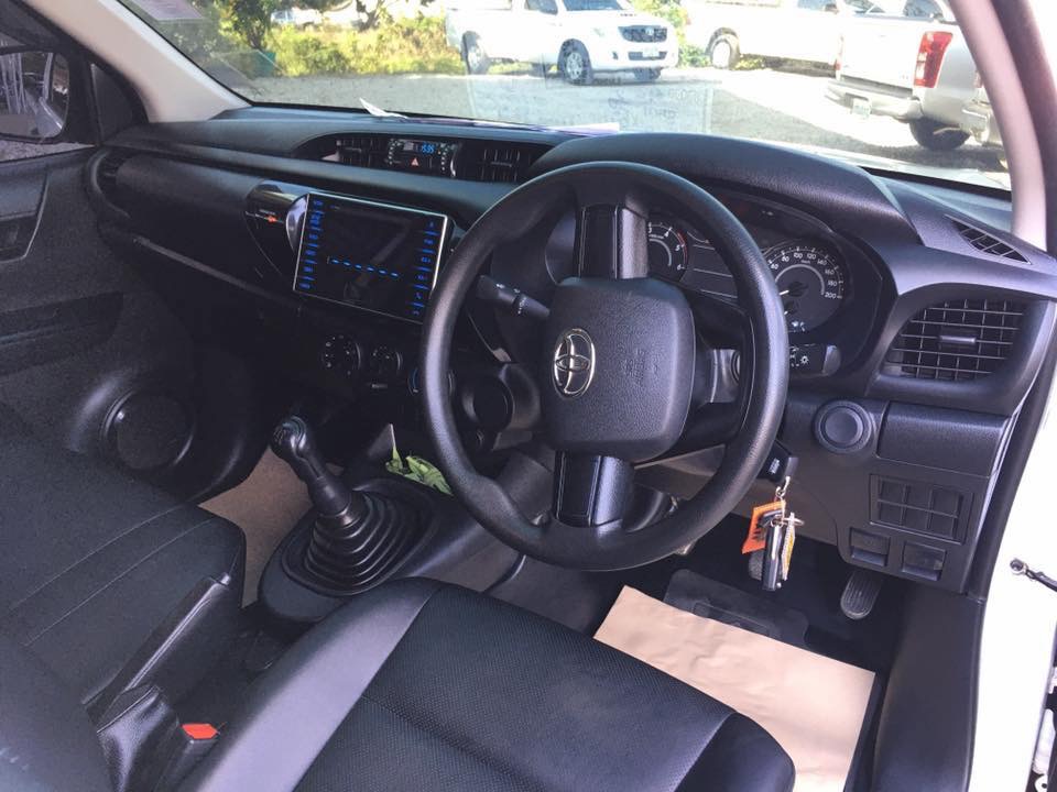 Toyota Hilux Revo ตอนเดียว ปี 2018 สีขาว (รูปที่ 5)